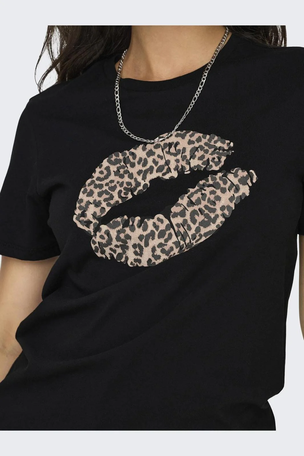 Only Onlola S/S Reg Tee 4734990 black leo lips