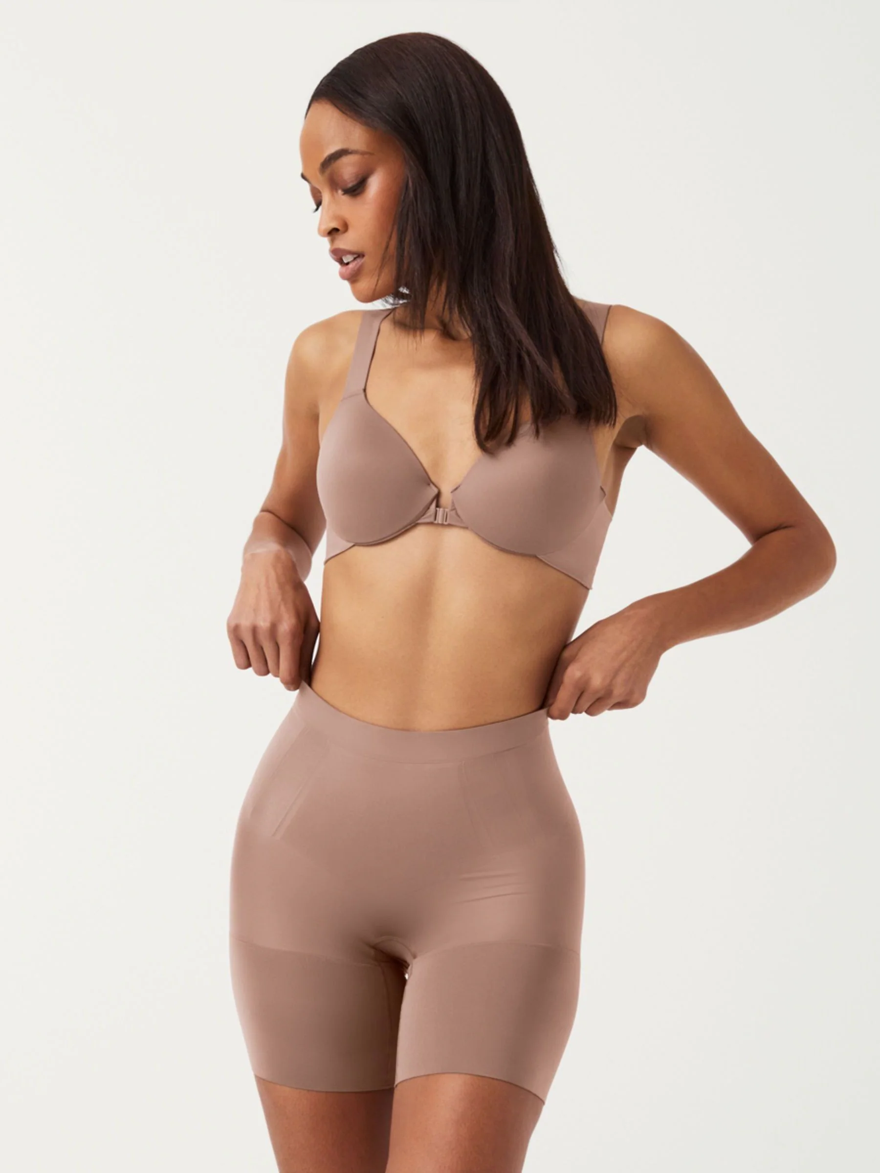 Donkernude - SPANX SPANXsculpt™ OnCore short met hoge taille tot halverwege de dij