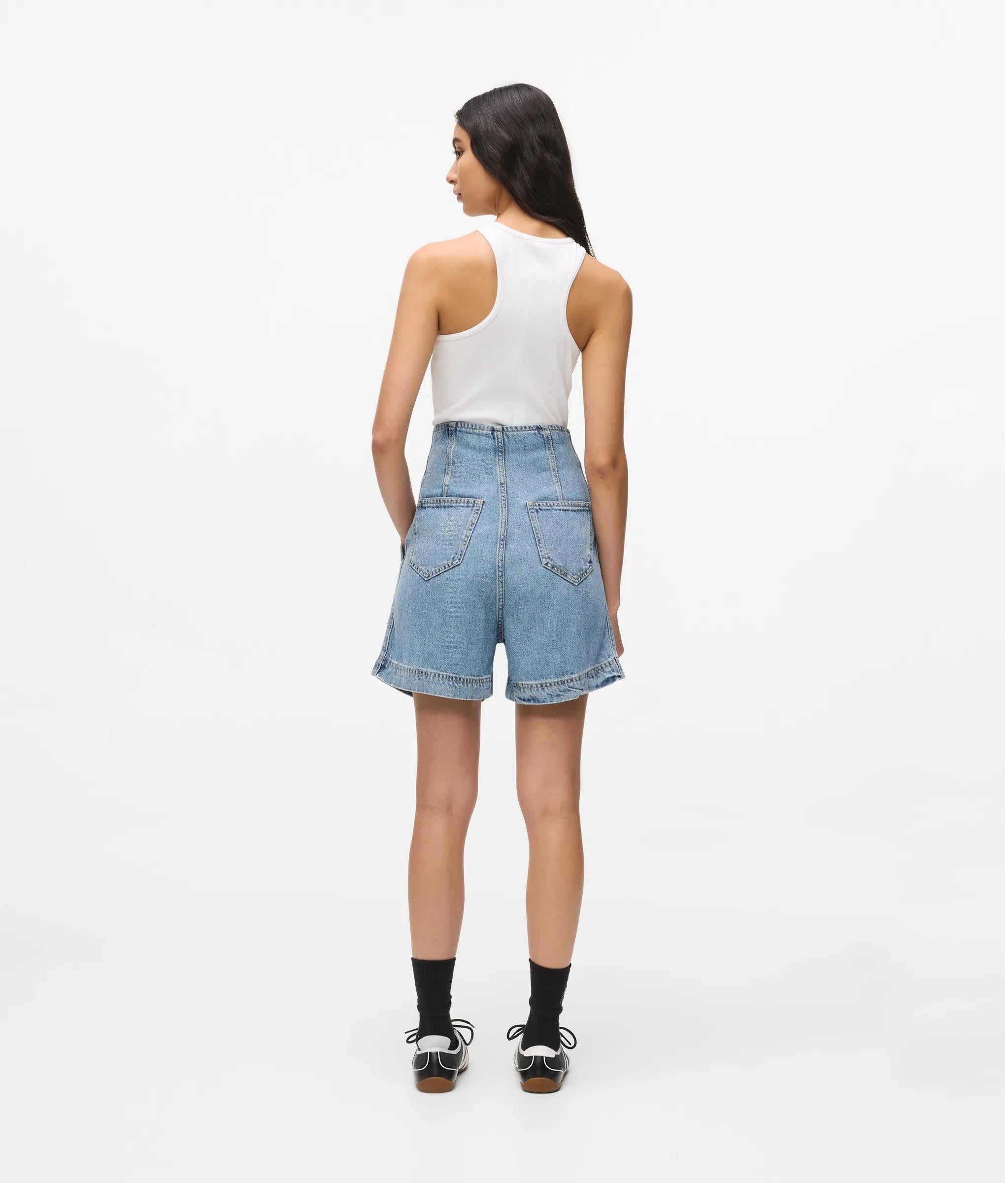 Hoog uitgesneden denim met riem korte broek