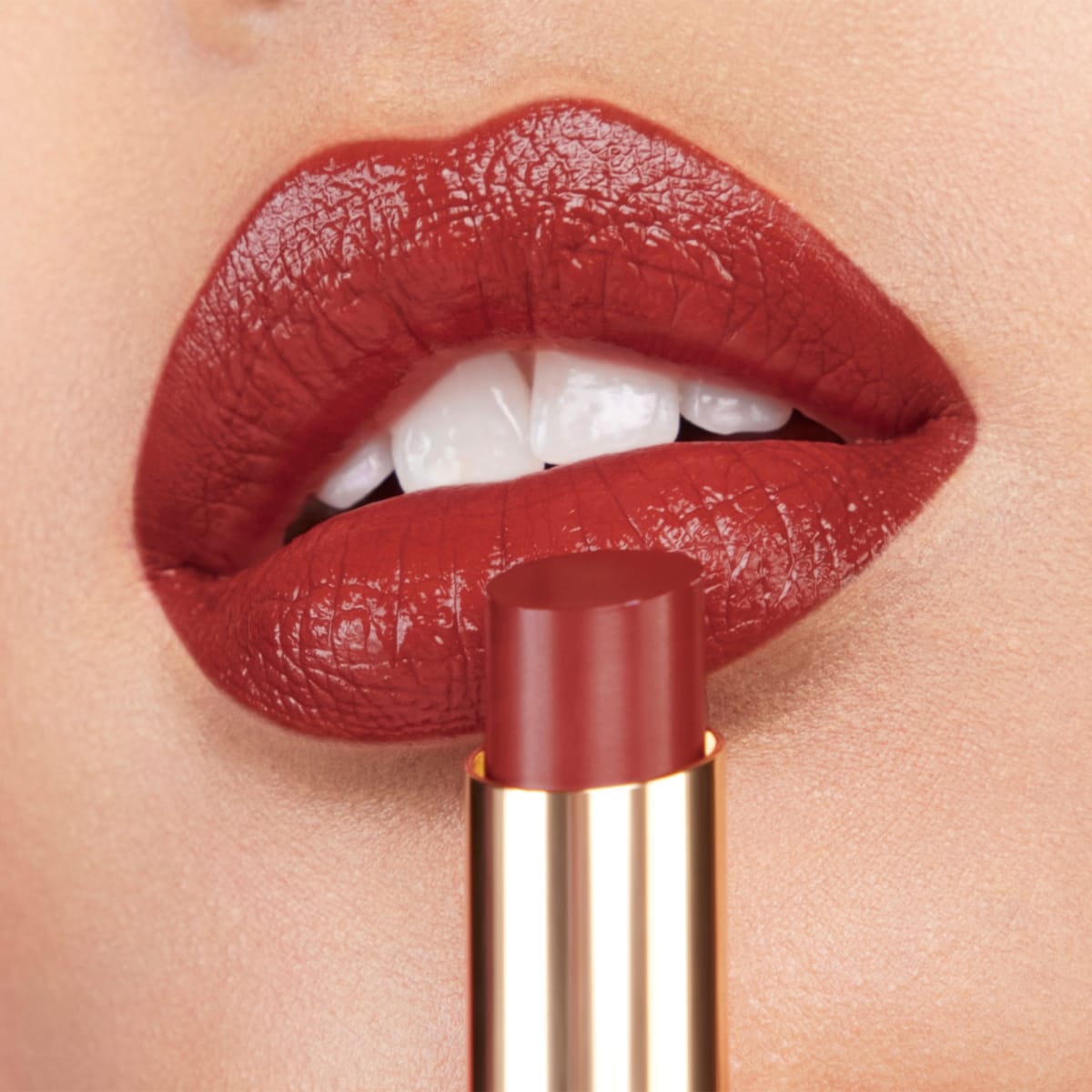 YVES SAINT LAURENT Rouge Pur Couture The Bold Rouge à Lèvres Brillant Longue Tenue