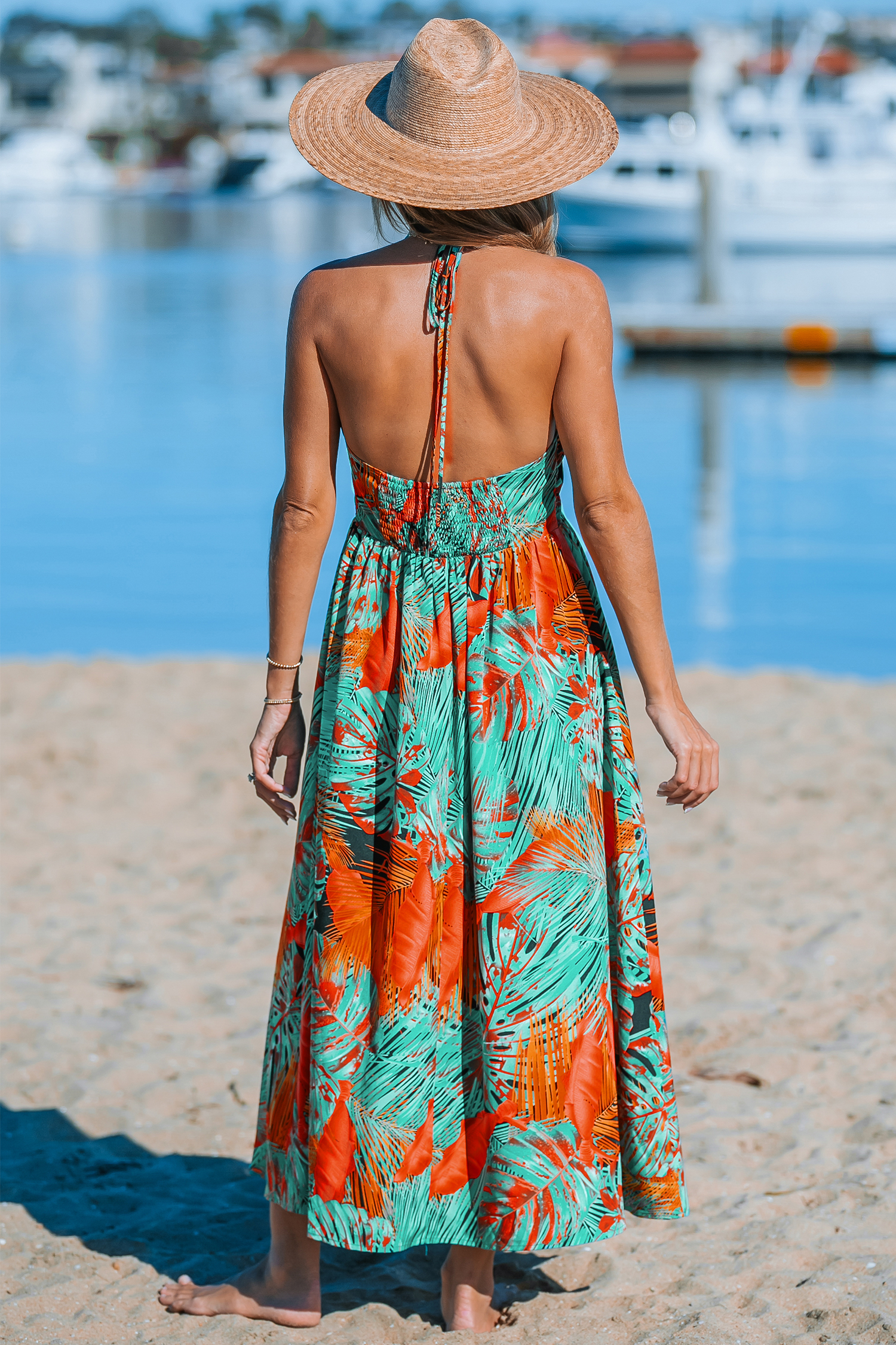 Robe maxi à col licou tropicale abstraite