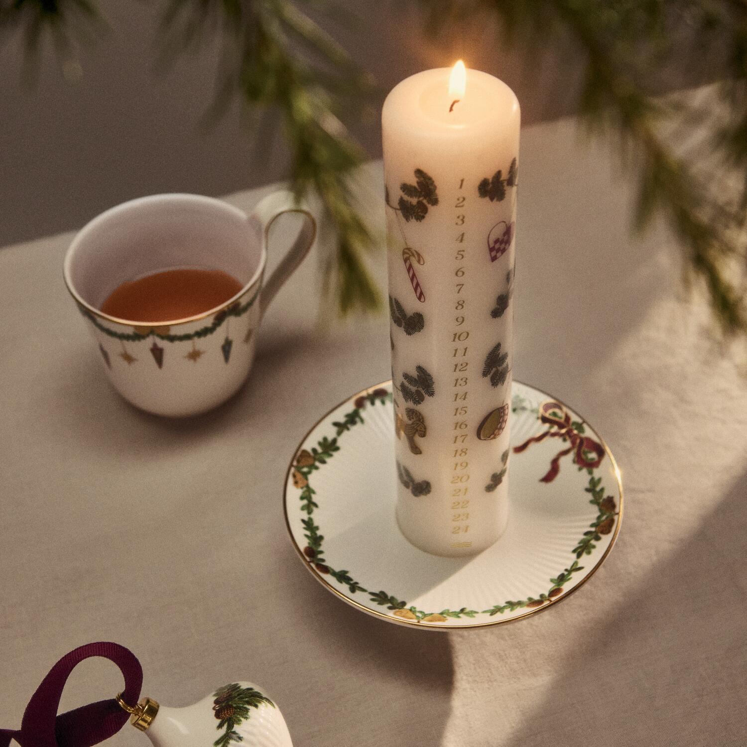 Royal Copenhagen  Stjerne Riflet Jul kalenderlys - H25 cm.