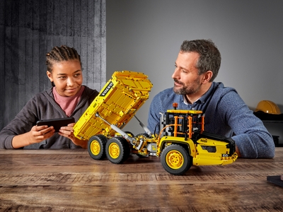 LEGO Volvo 6x6 Truck met kieptrailer (42114)