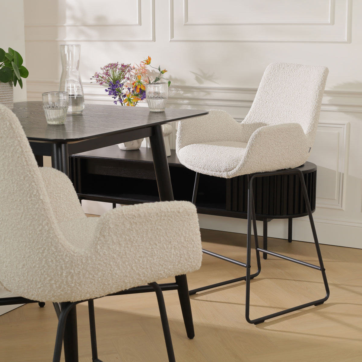 Barkruk Nino-Eef bouclé beige - zwart onderstel - 75 cm