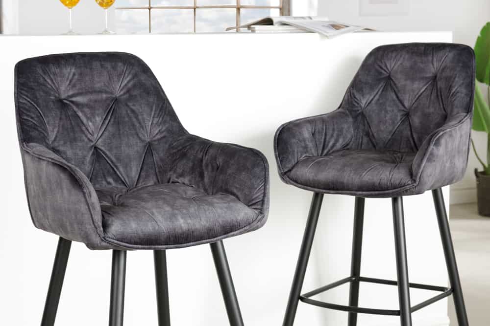 Design Barhocker MILANO grau Samt Barstuhl mit Lehne Metall schwarz Chesterfield-Steppung