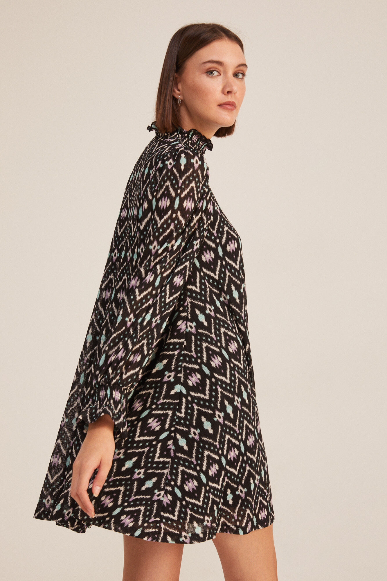 Vestido fluido com estampa Ikat - Preto