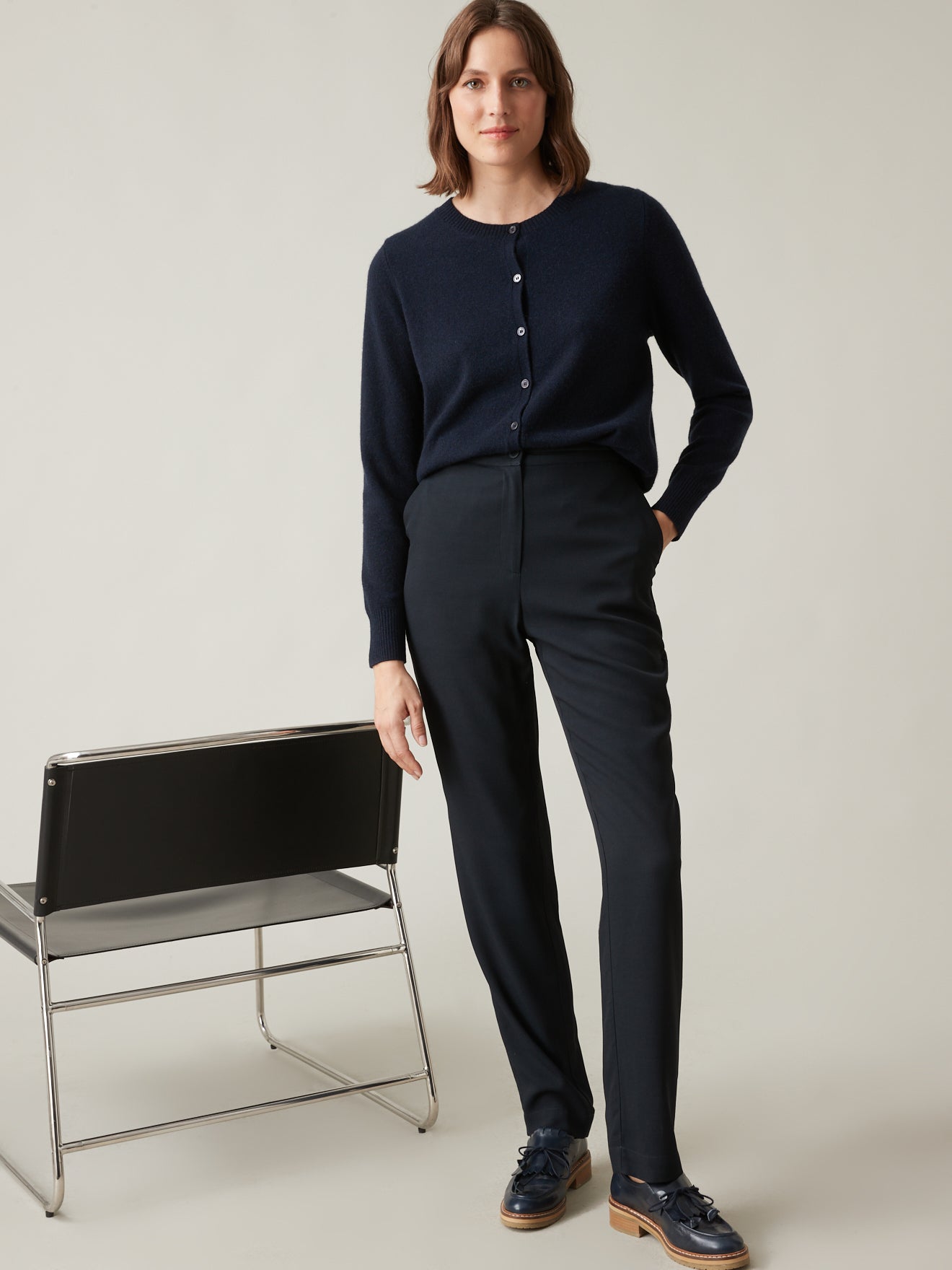 Pantalon droit en crêpe femme