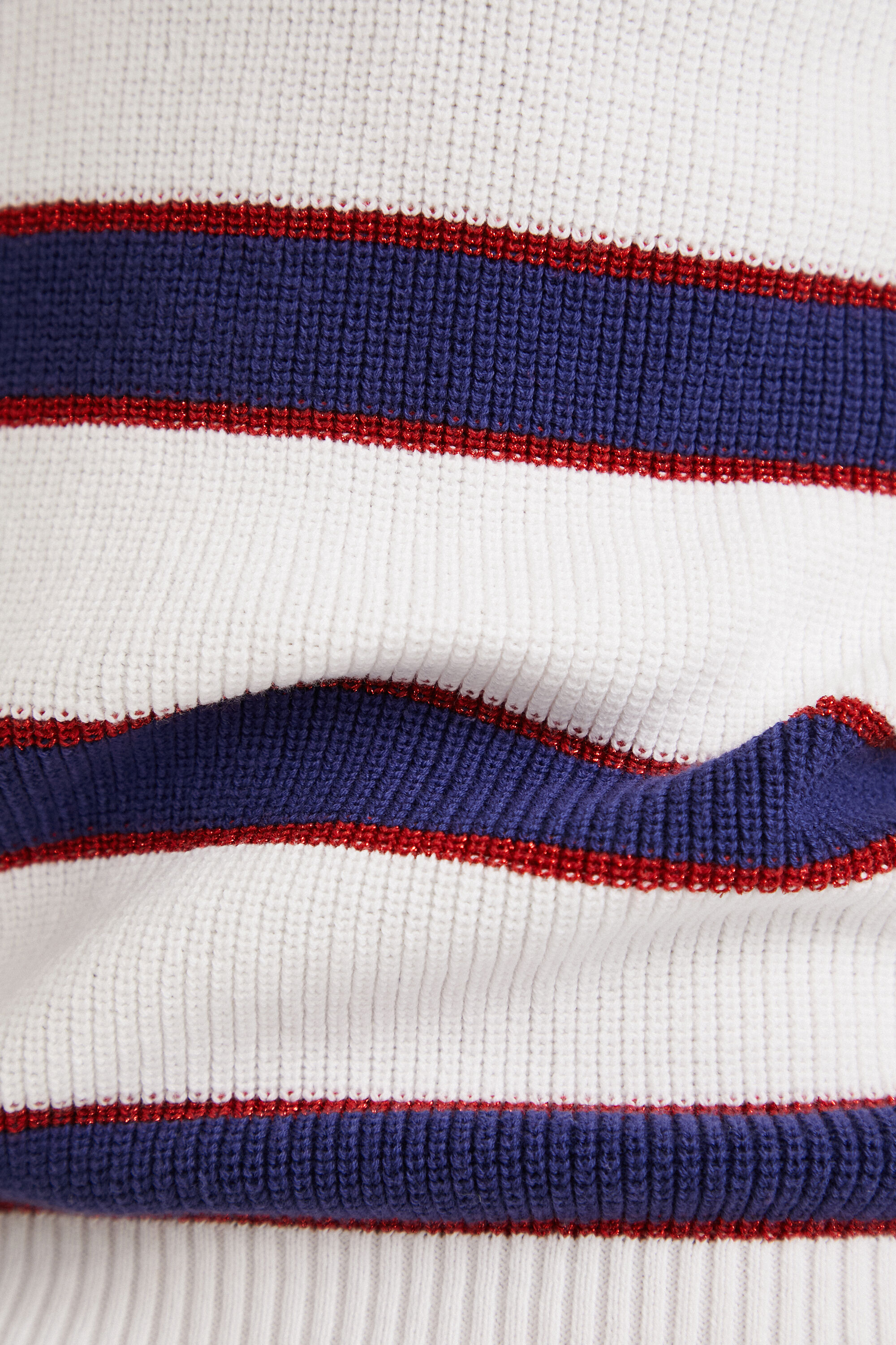 Pull en maille à rayures et fleurs