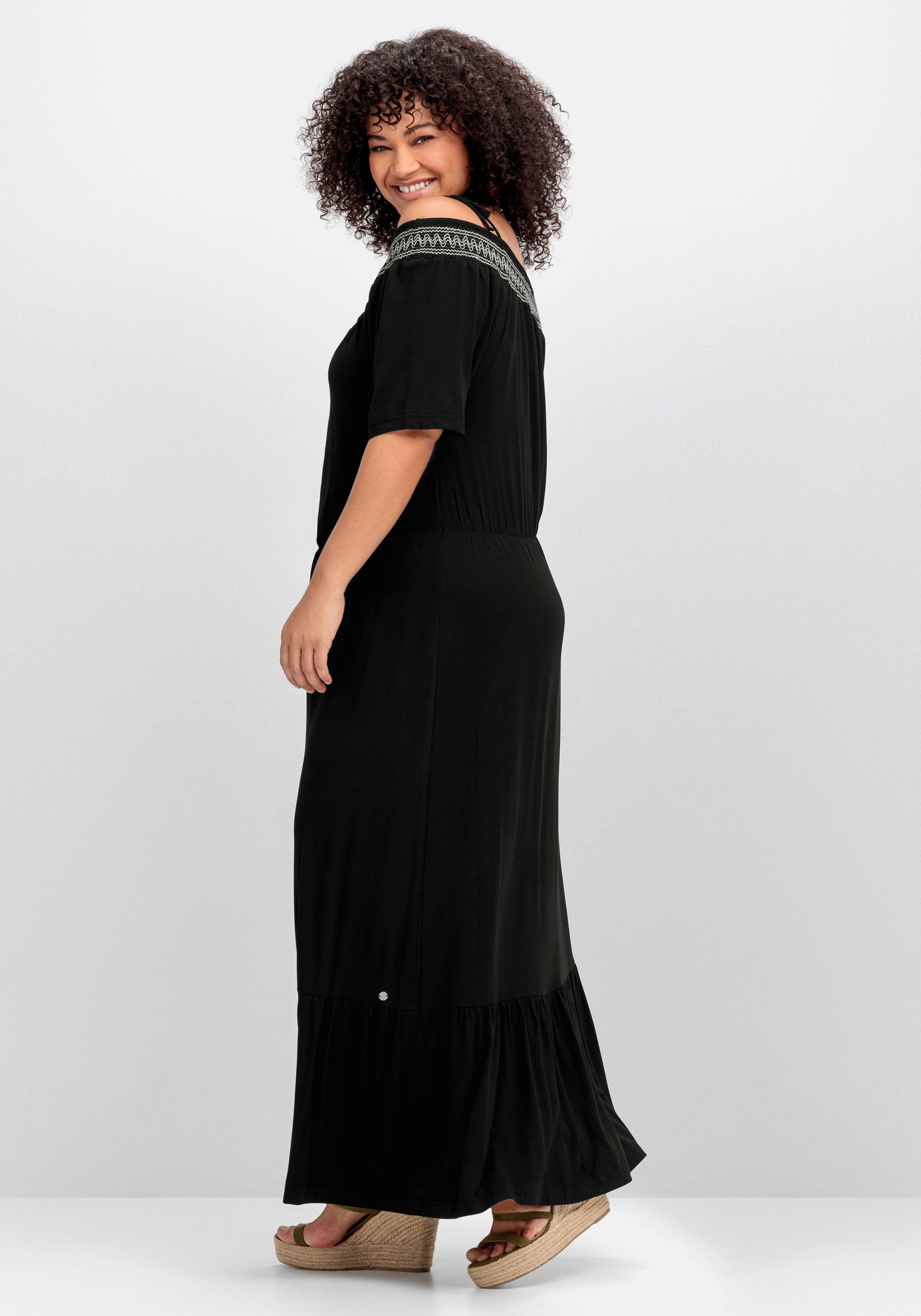 Strandkleid mit Carmenausschnitt und Volants