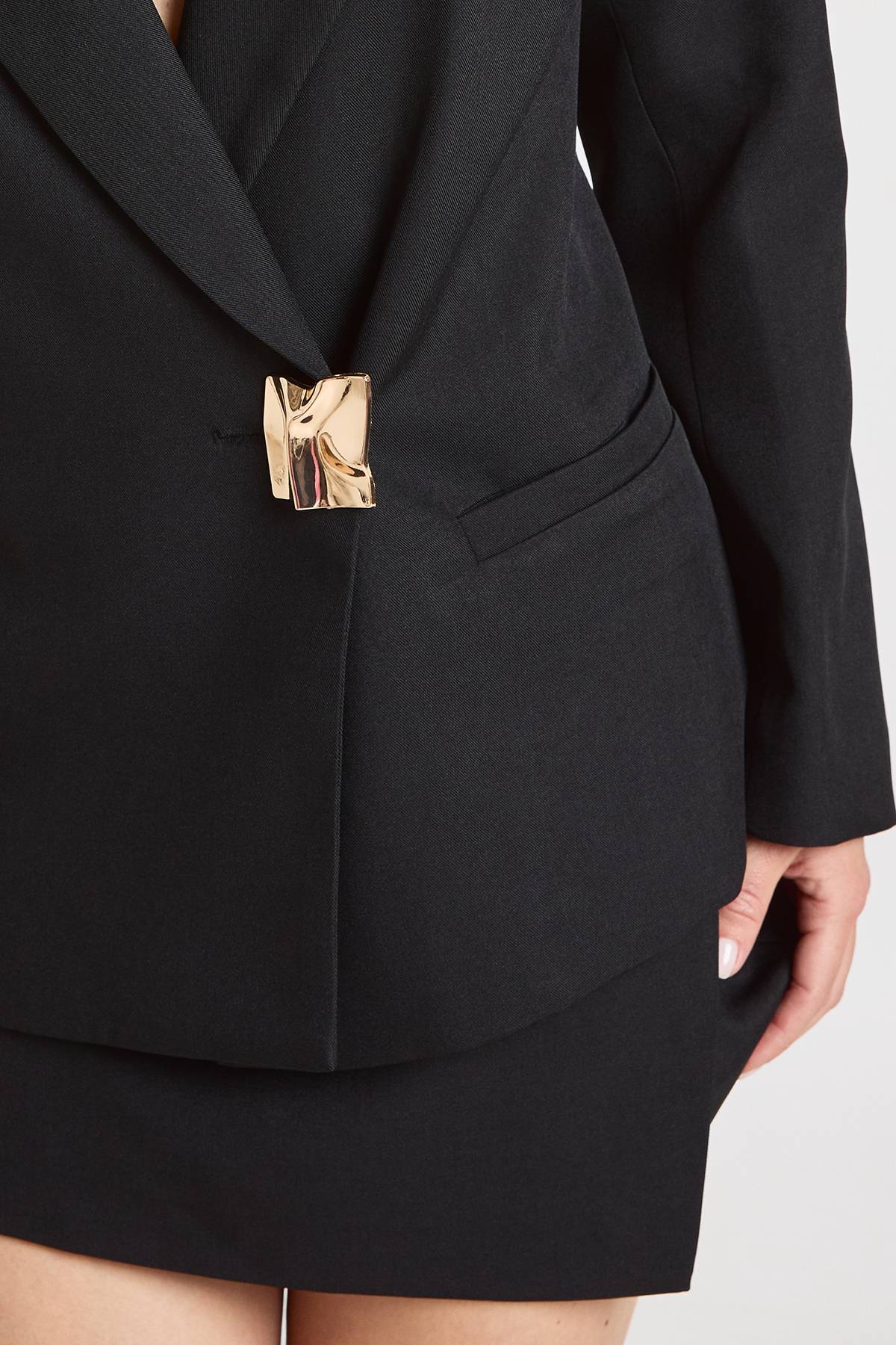 boohoo Blazer Petite Cintré À Un Bouton Avec Finitions Dorées