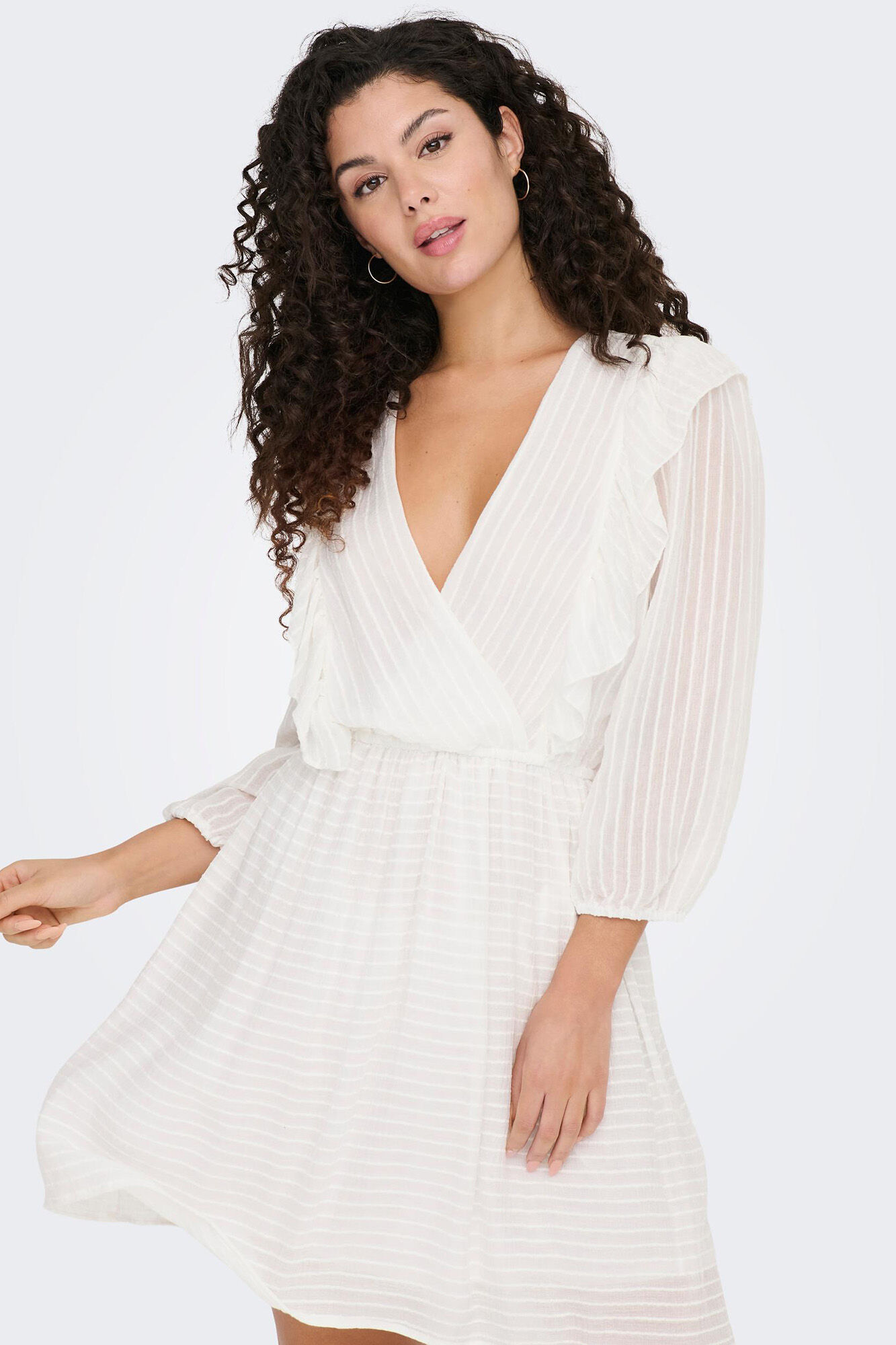 vestido curto com babados
