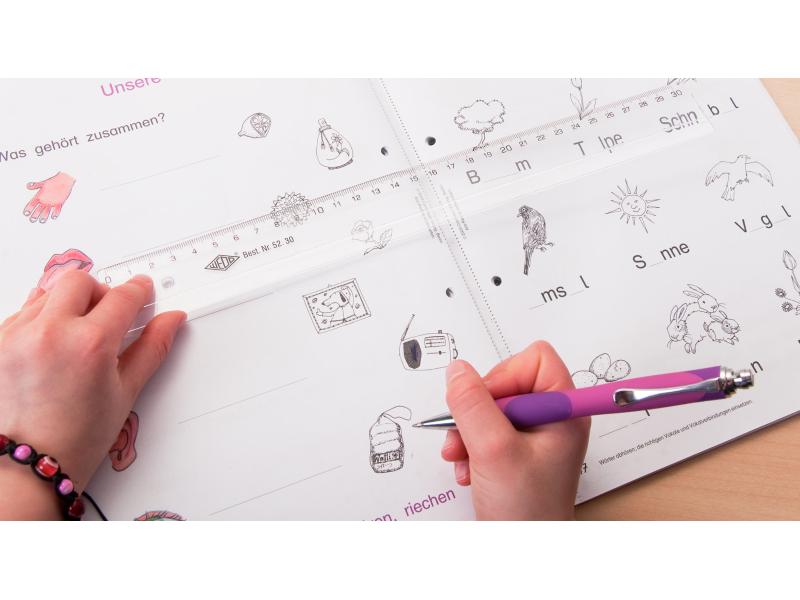 WEDO Lineal aus Kunststoff, 30 cm 1 Stück mit geprägter cm-Einteilung
