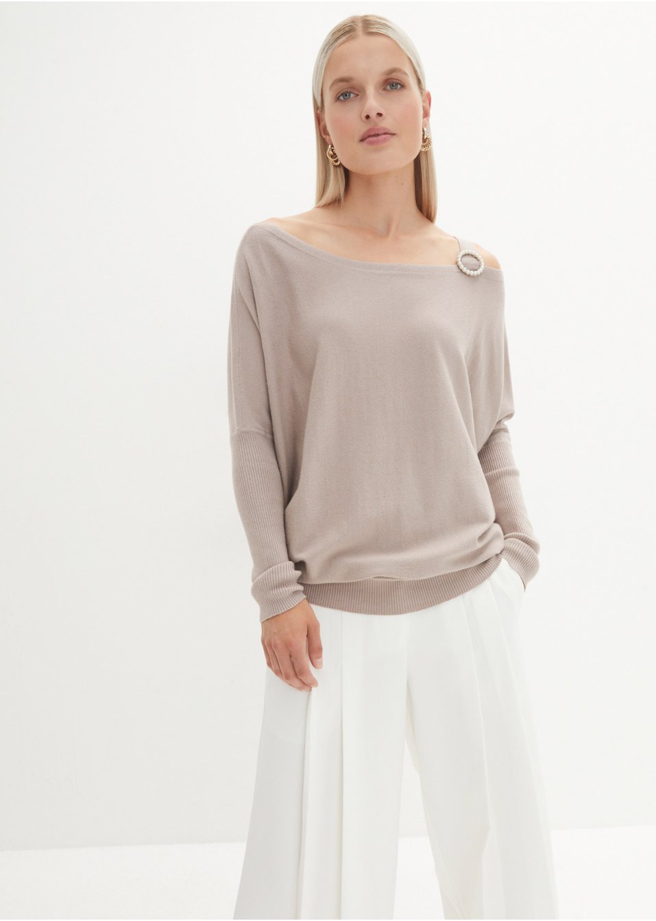 Pull avec élément décoratif
