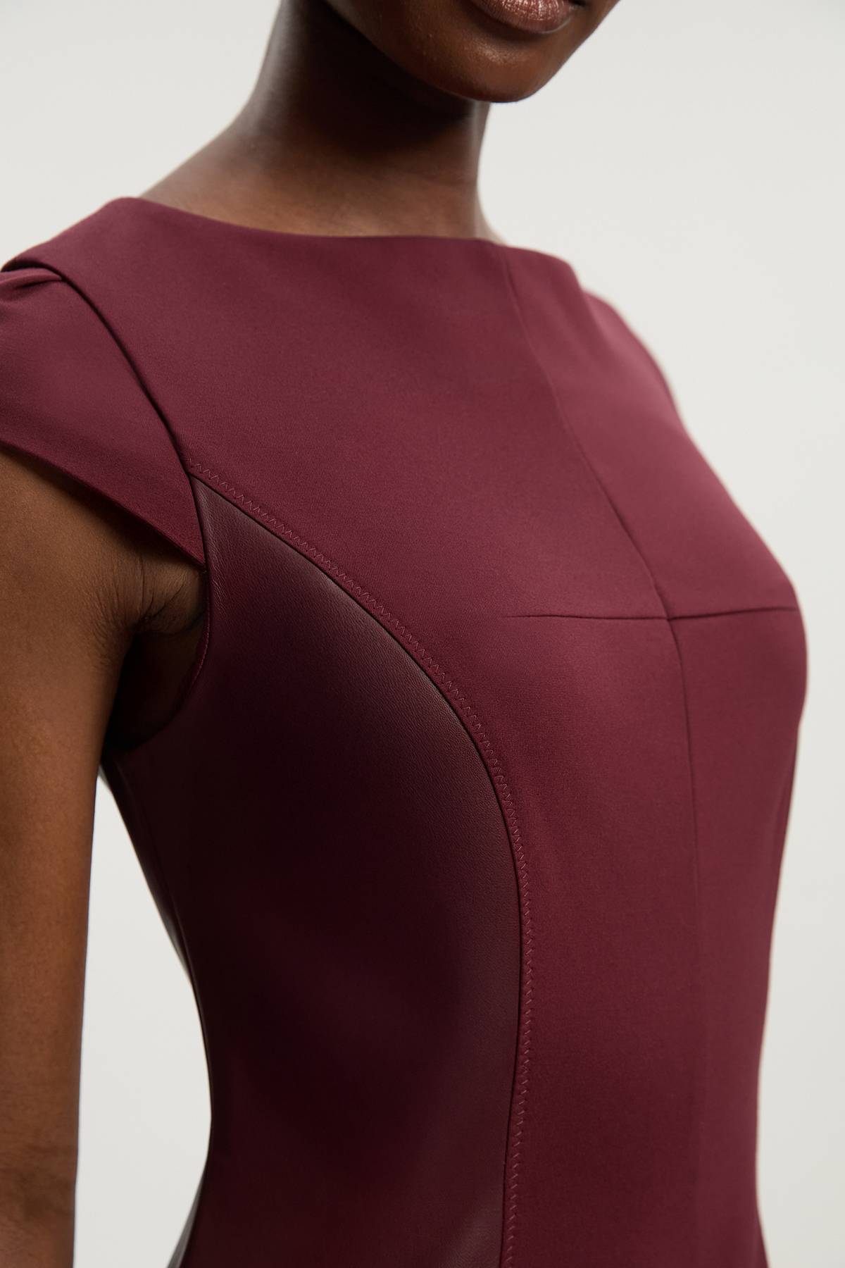 KarenMillen Robe Crayon Mi-Longue Ajustée à Manches Courtes en Mélange Ponte et synthétique