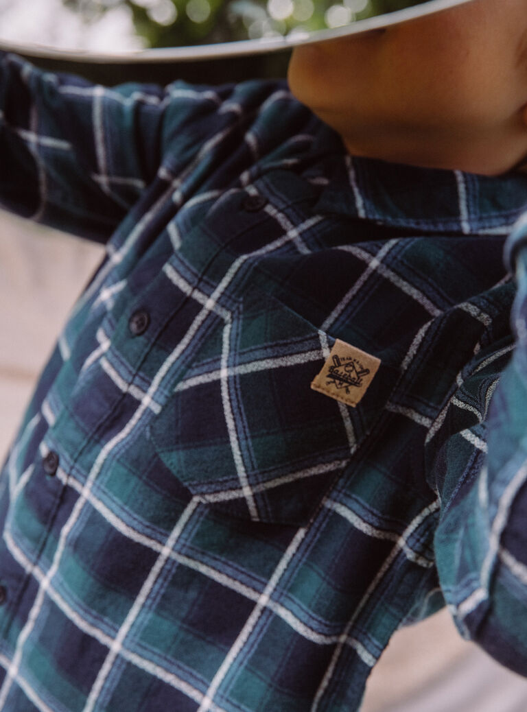 Chemise bleue et vert émeraude à imprimé à carreaux