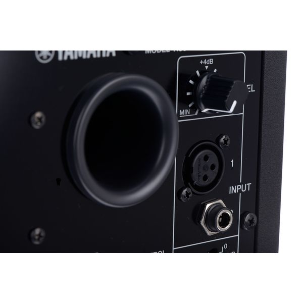 Yamaha HS 5 Isolation Riser Bundle
