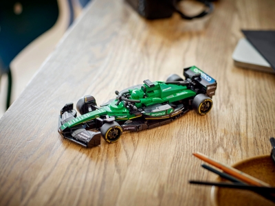 LEGO Aston Martin Aramco F1® AMR24 racewagen (77245)