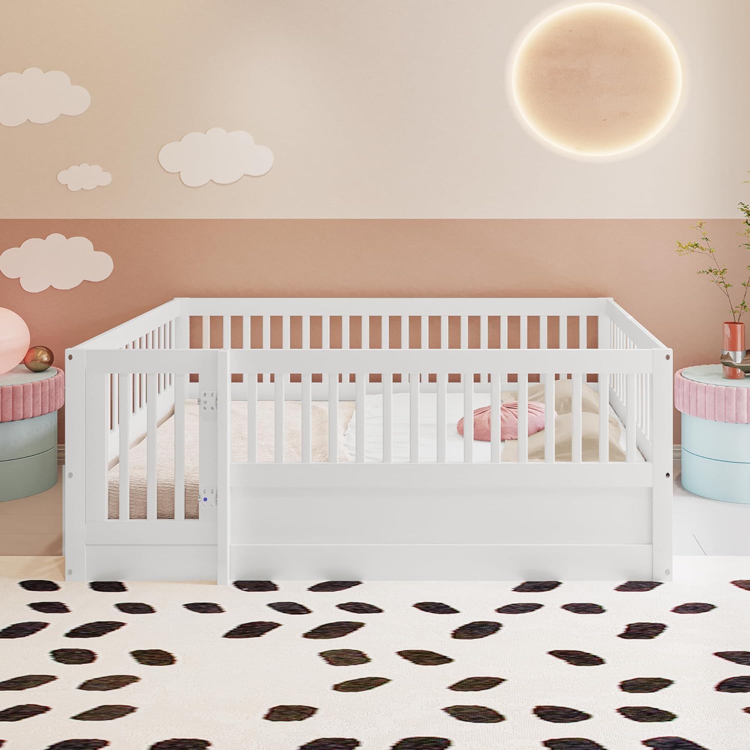 Kinderbett 140x200 cm, Bodenbett mit Gitter und Tür, Holzbett Bettgestell ohne Lattenrost, Bett für Kinder Jungen Mädchen (Ohne Matratze) Weiß