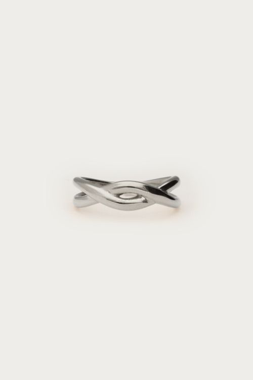 Ring wavy twist
