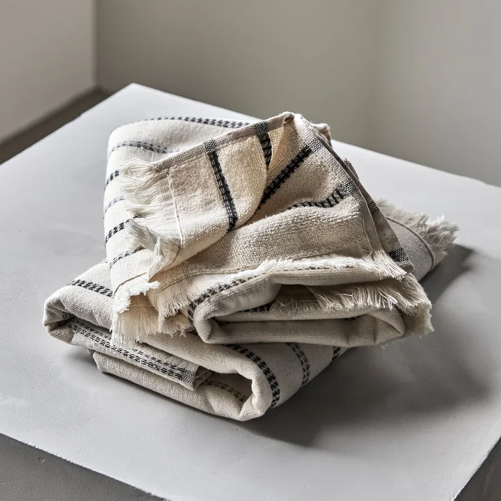 Meraki - True Handtuch, 50 x 100 cm, off-white / schwarz (2er-Set)