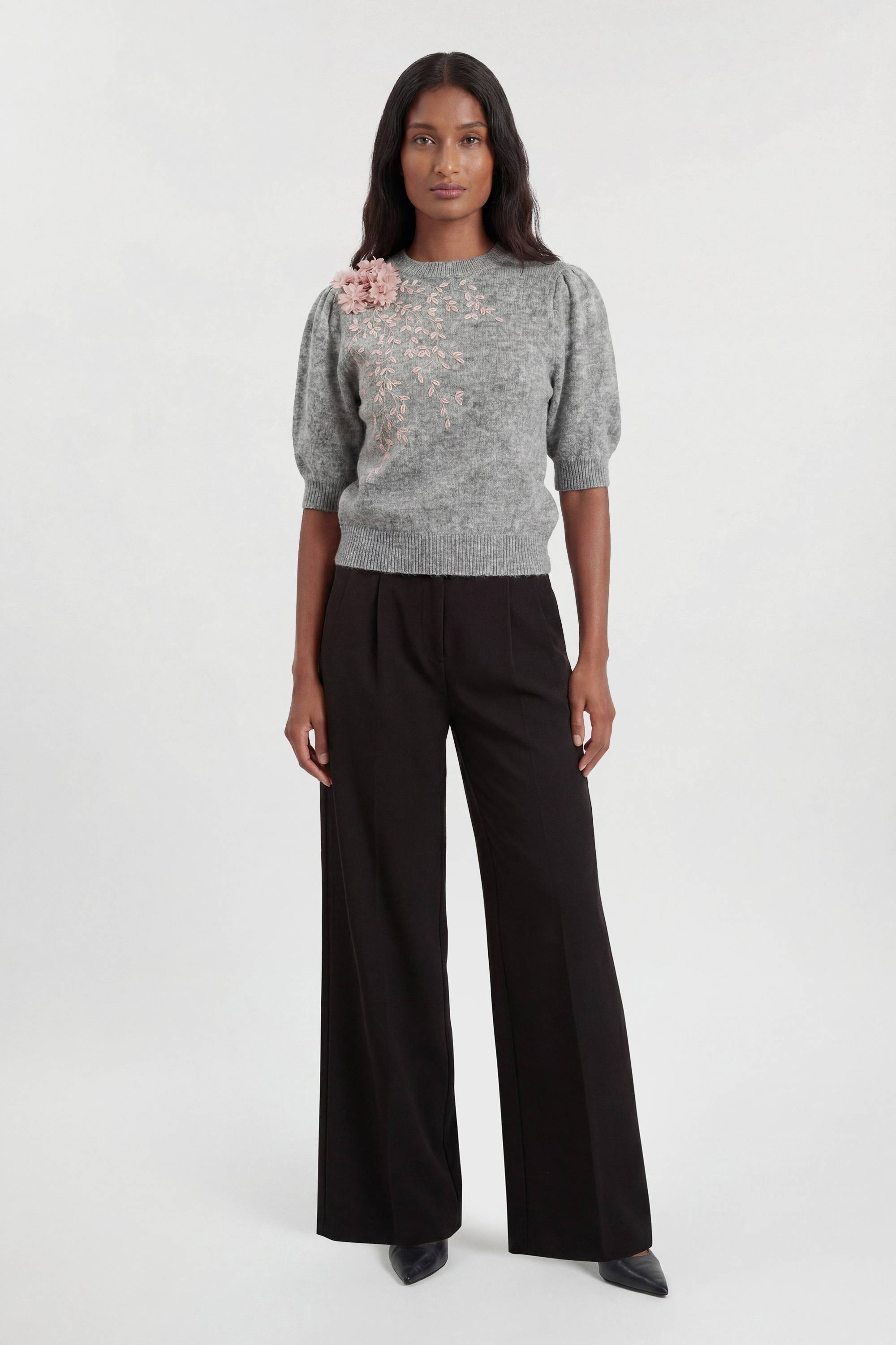 KarenMillen T-shirt en Maille à Manches Bouffantes avec Fleurs et Perles