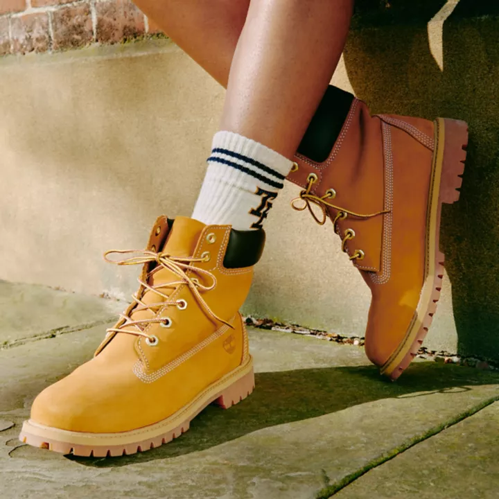 Bota Timberland Premium de 6 polegadas impermeável para mulheres na cor amarela