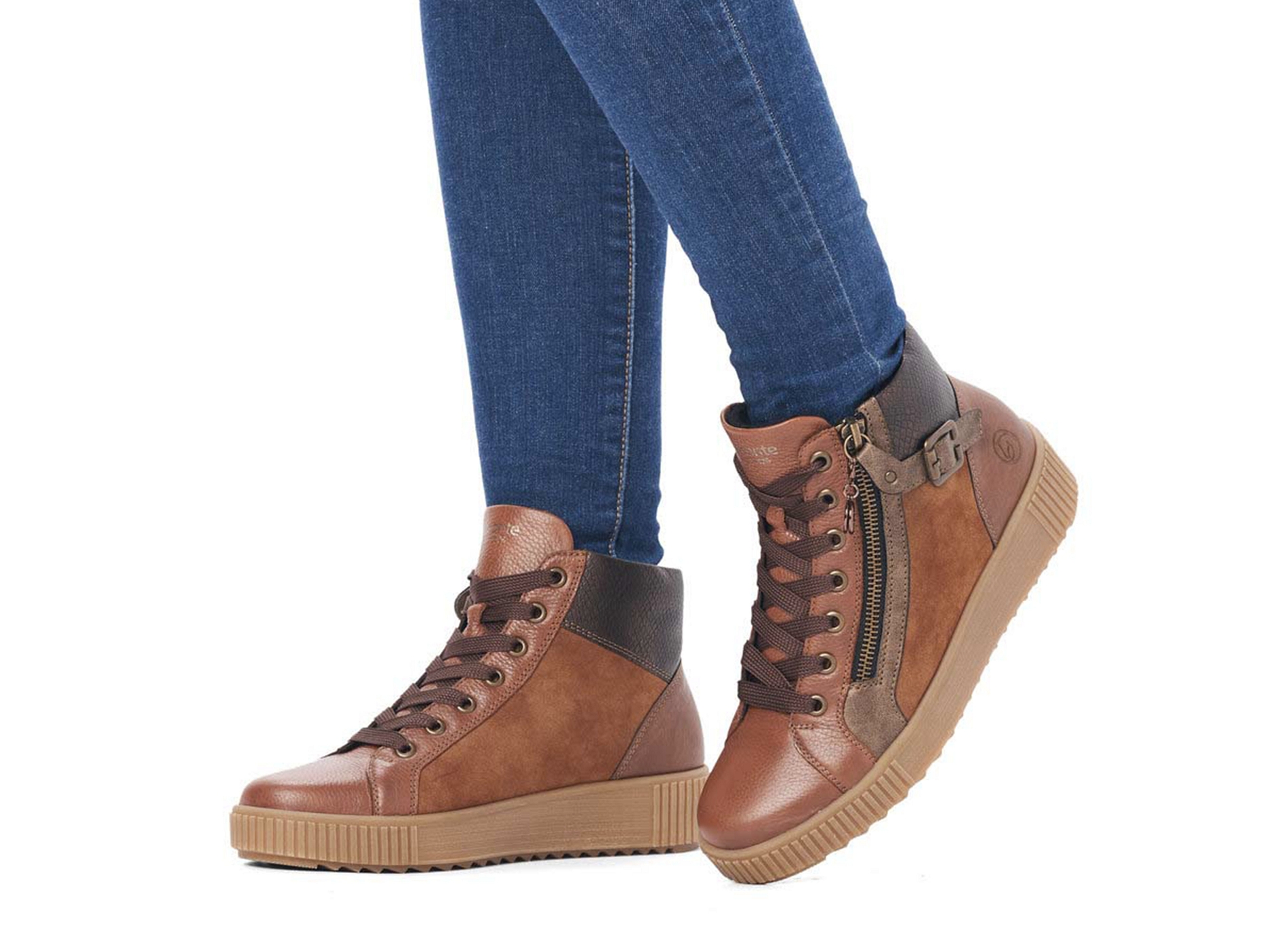 R7997 camel