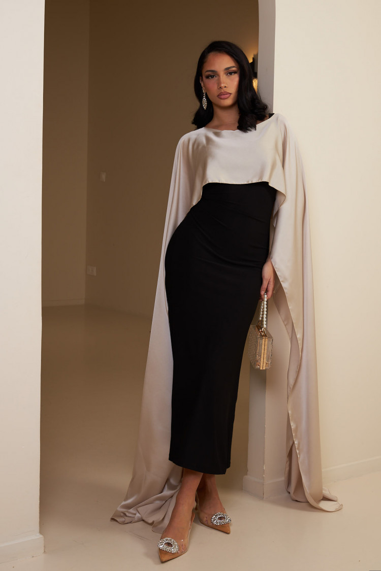 Robe noir ample satinée à empiècement voile beige