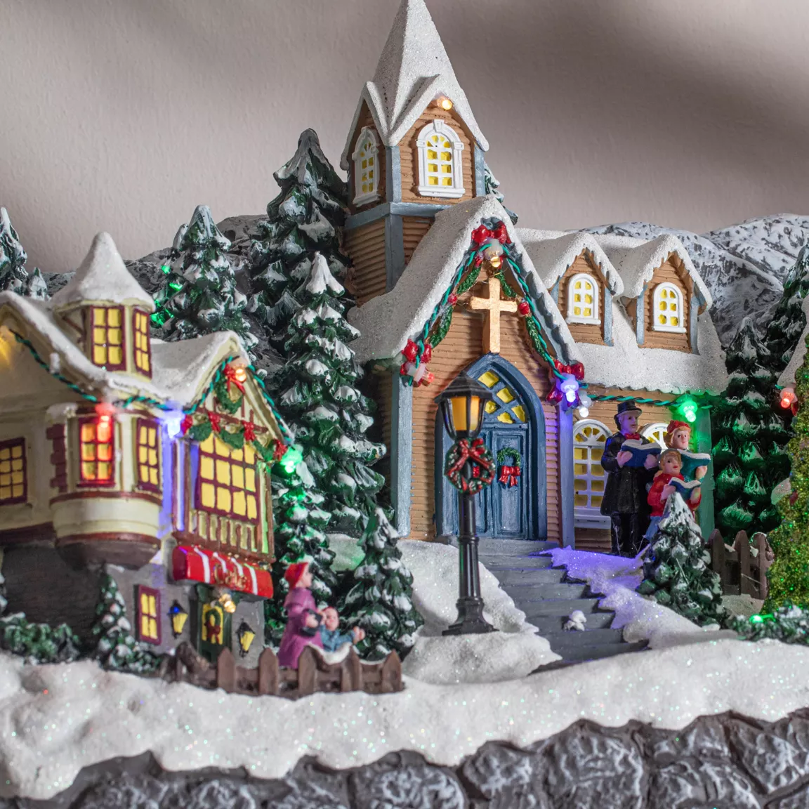 Village de Noël lumineux et musical Traineau du Père Noël