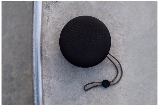 Jays s-Go Three true wireless højttaler (graphite black)