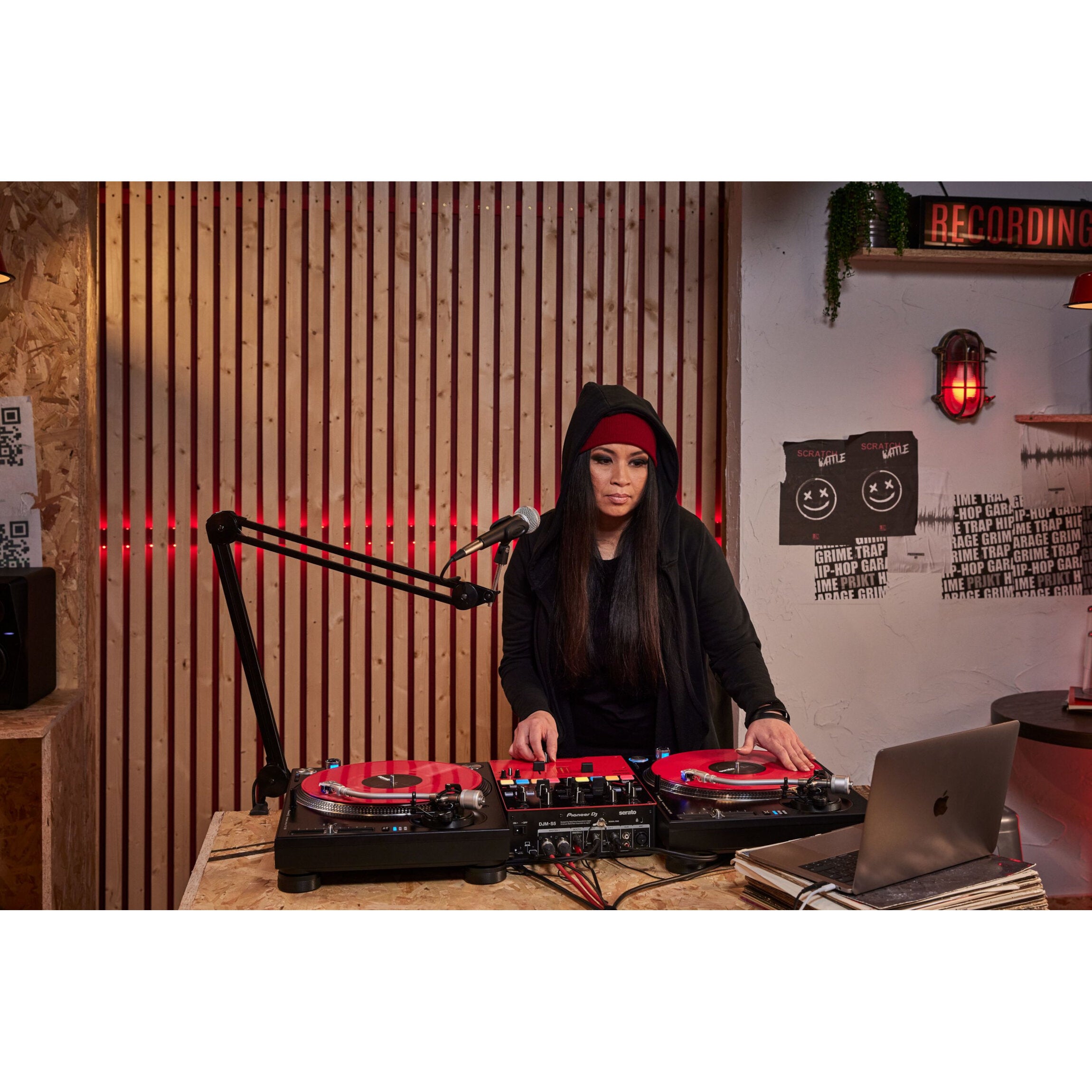 Pioneer DJ DJM-S5 2-kanaals scratch-style DJ-mixer voor Serato DJ Pro