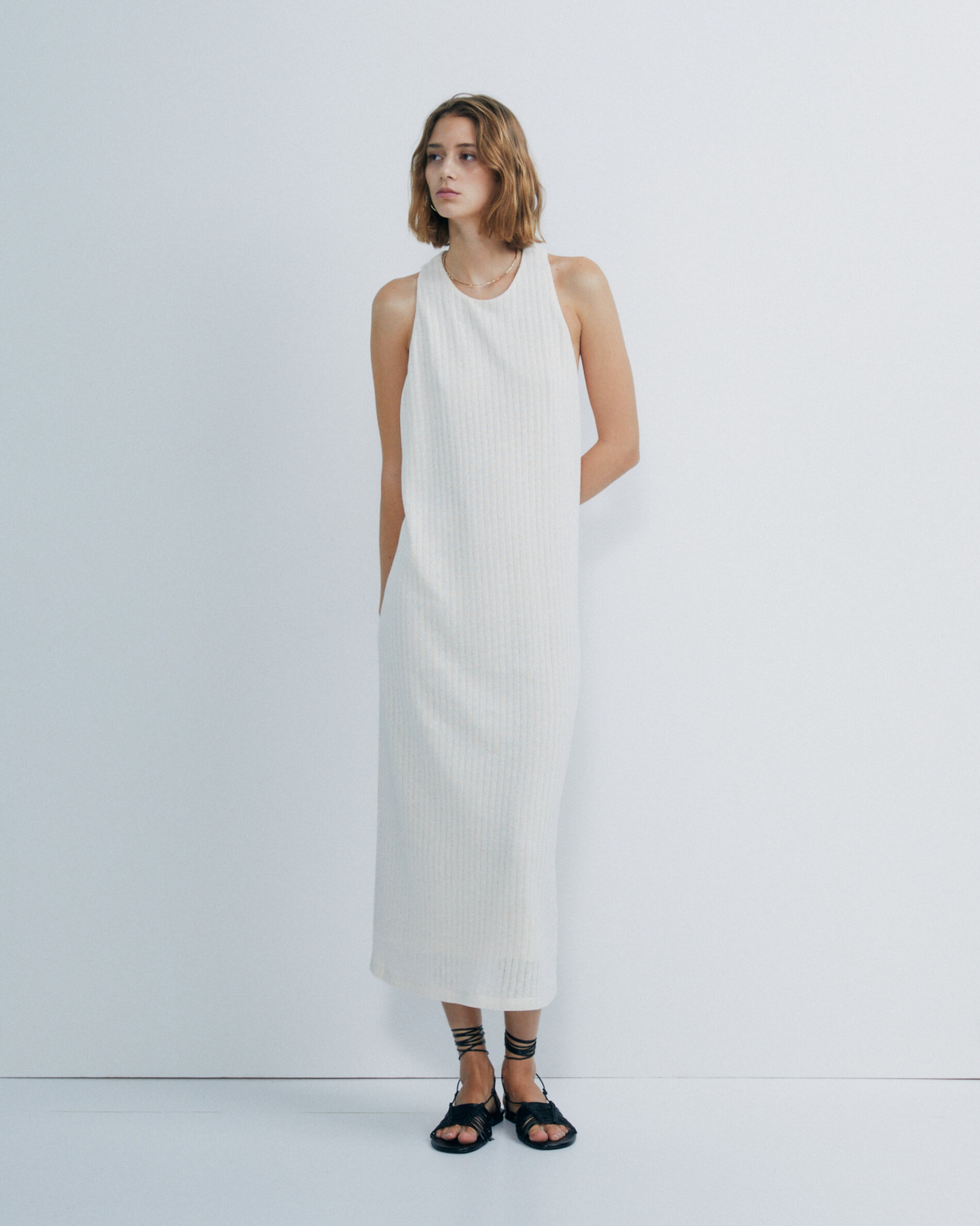 Vestido estruturado com detalhe trançado nas costas - RAW