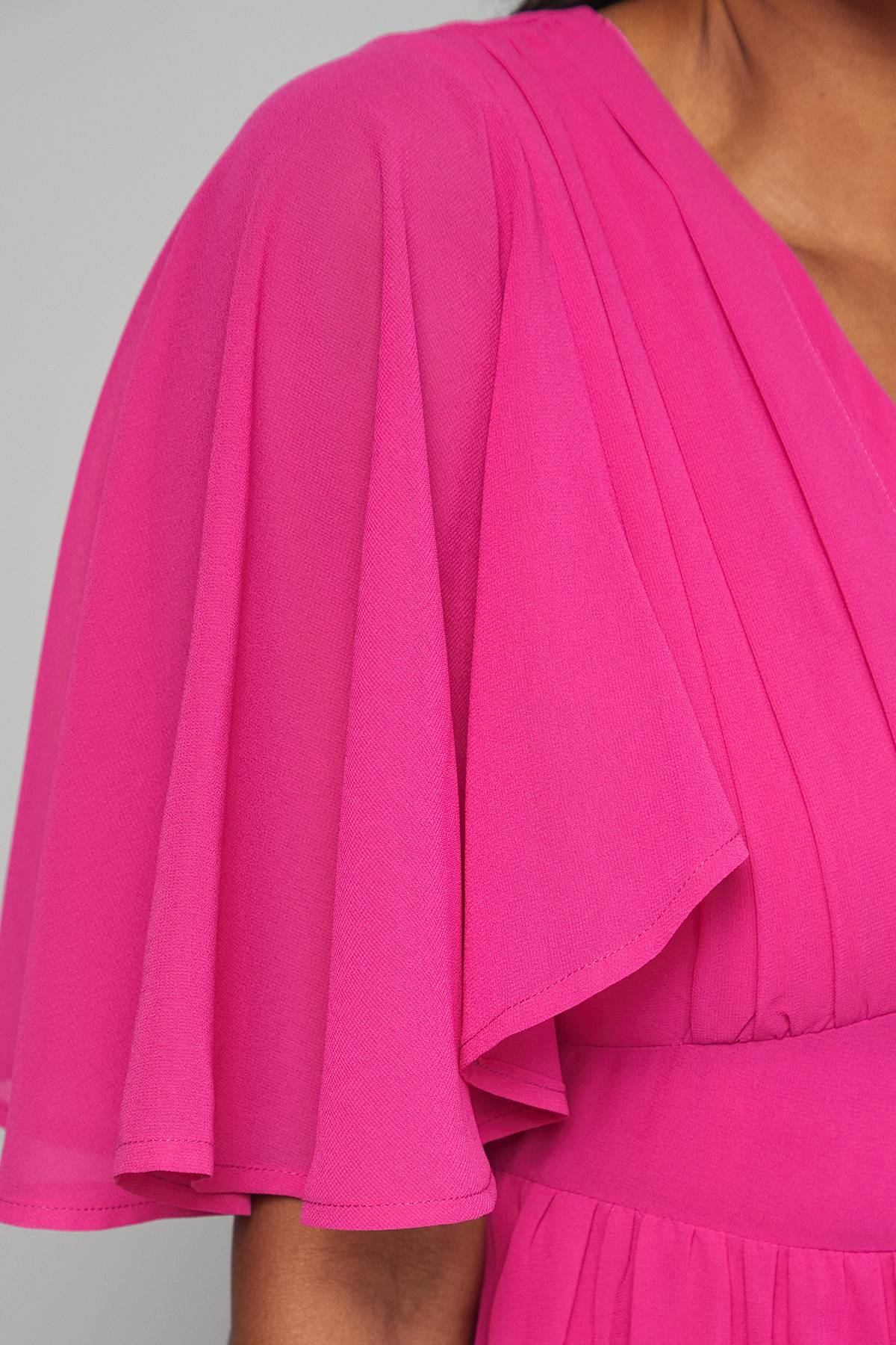 Wallis Robe Midi à Manches Cape Plissée