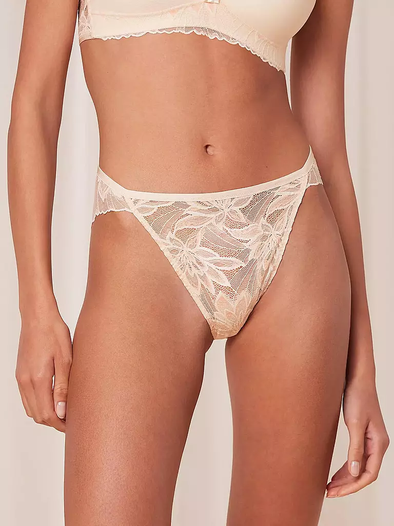 TRIUMPH Slip AMOURETTE fresh powder creme