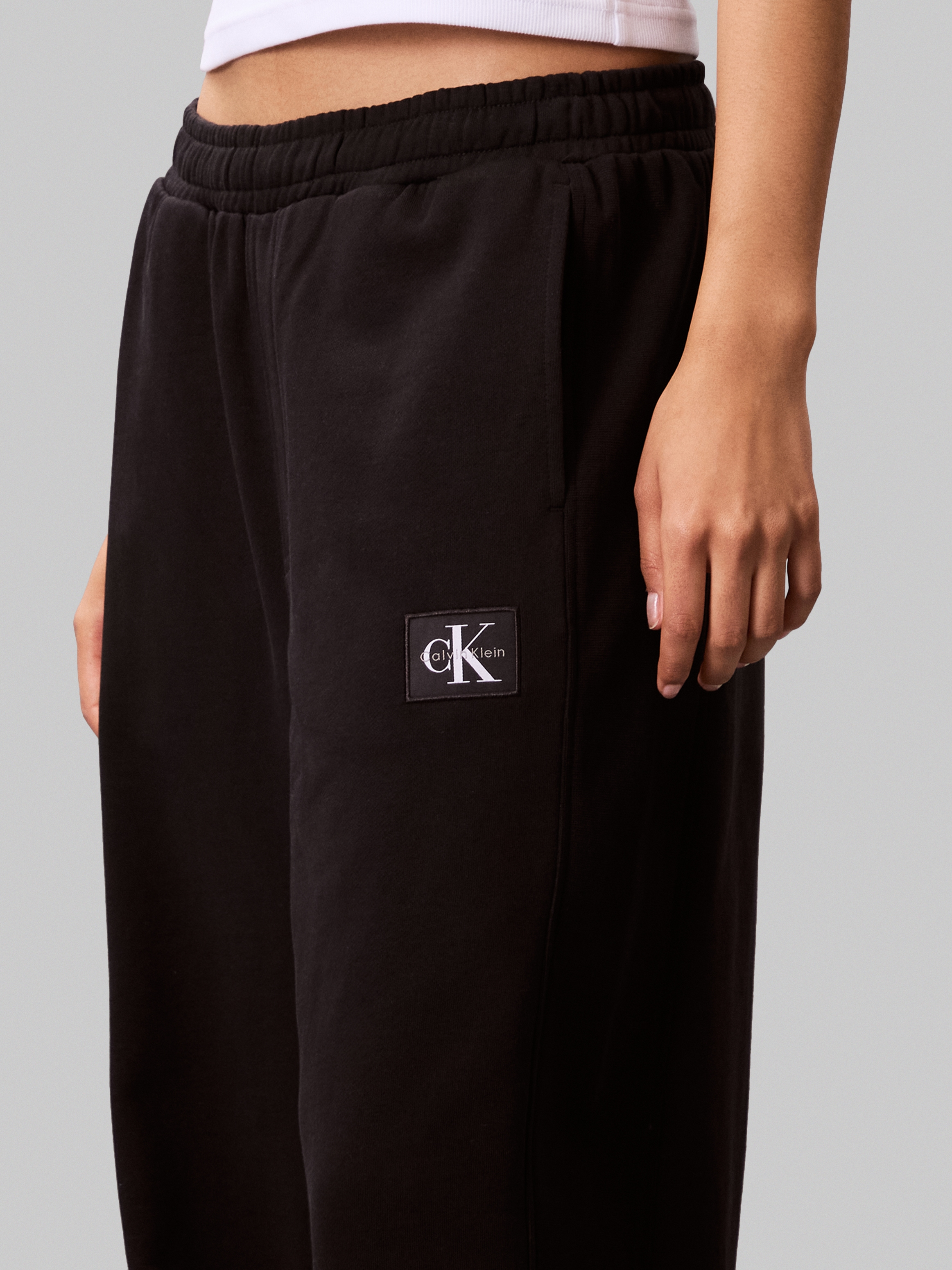 Calvin Klein Jeans Sweathose »A- FRENCH TERRY BADGE LOGO PANT«  mit weitem Bein