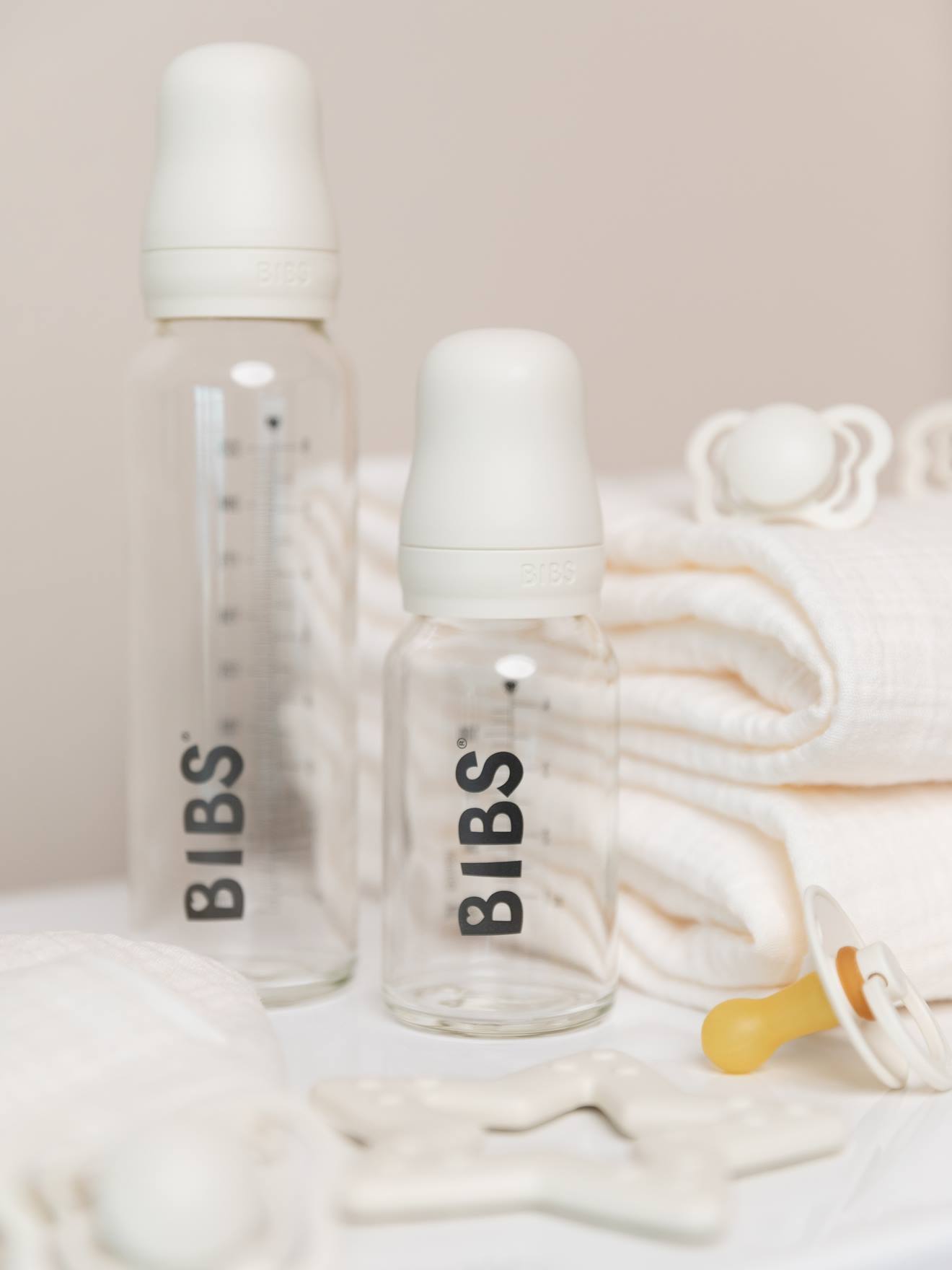 Mamadeira de vidro rosa BIBS de 225ml