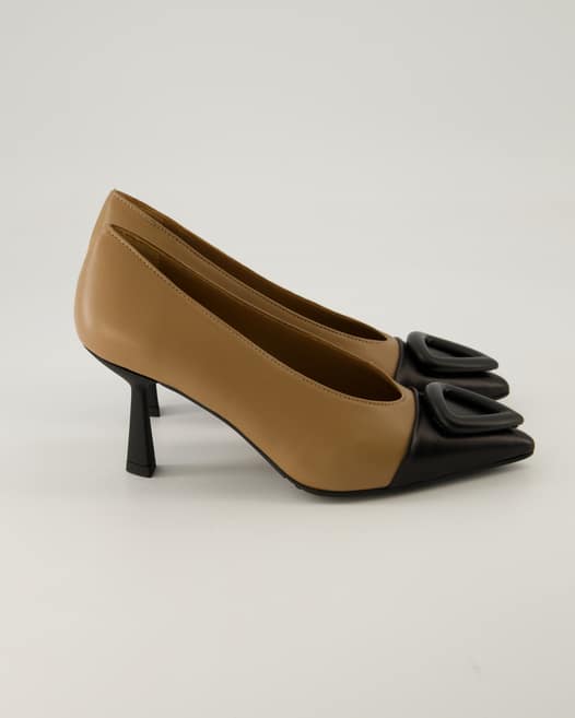 George Watts H132 Pumps in Beige