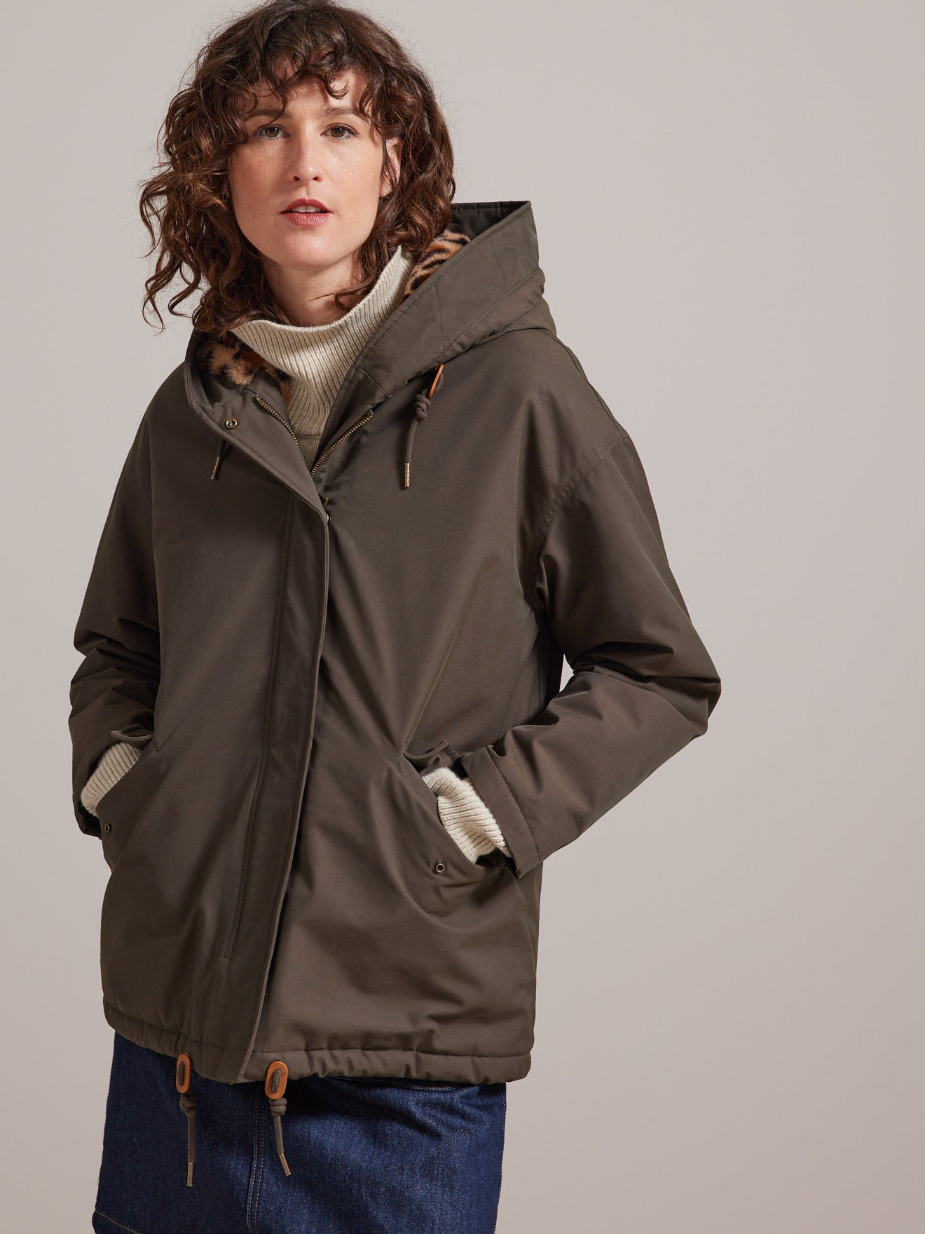 Parka courte fourrée imprimé léopard femme