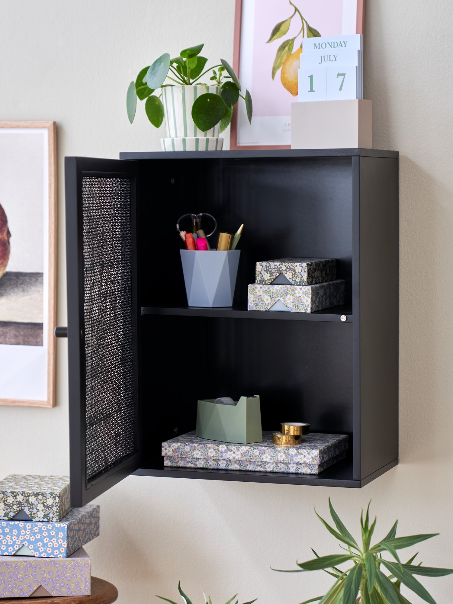 Vægskab | MDF/rattan. 40 x 24 x 52 cm. | Black