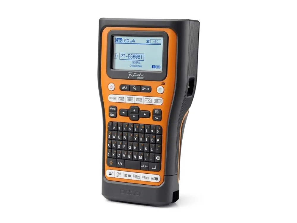 Brother P-Touch PT-E560BTSP - Etikettemaskine - S/H - termo transfer - Rulle (2,4 cm) - 180 dpi - op til 30 mm/sek. - USB 3.0, Bluetooth 5.0 - skærer - spejltryk, Full & Half Cut Function, printforhåndsvisning - sort og orange