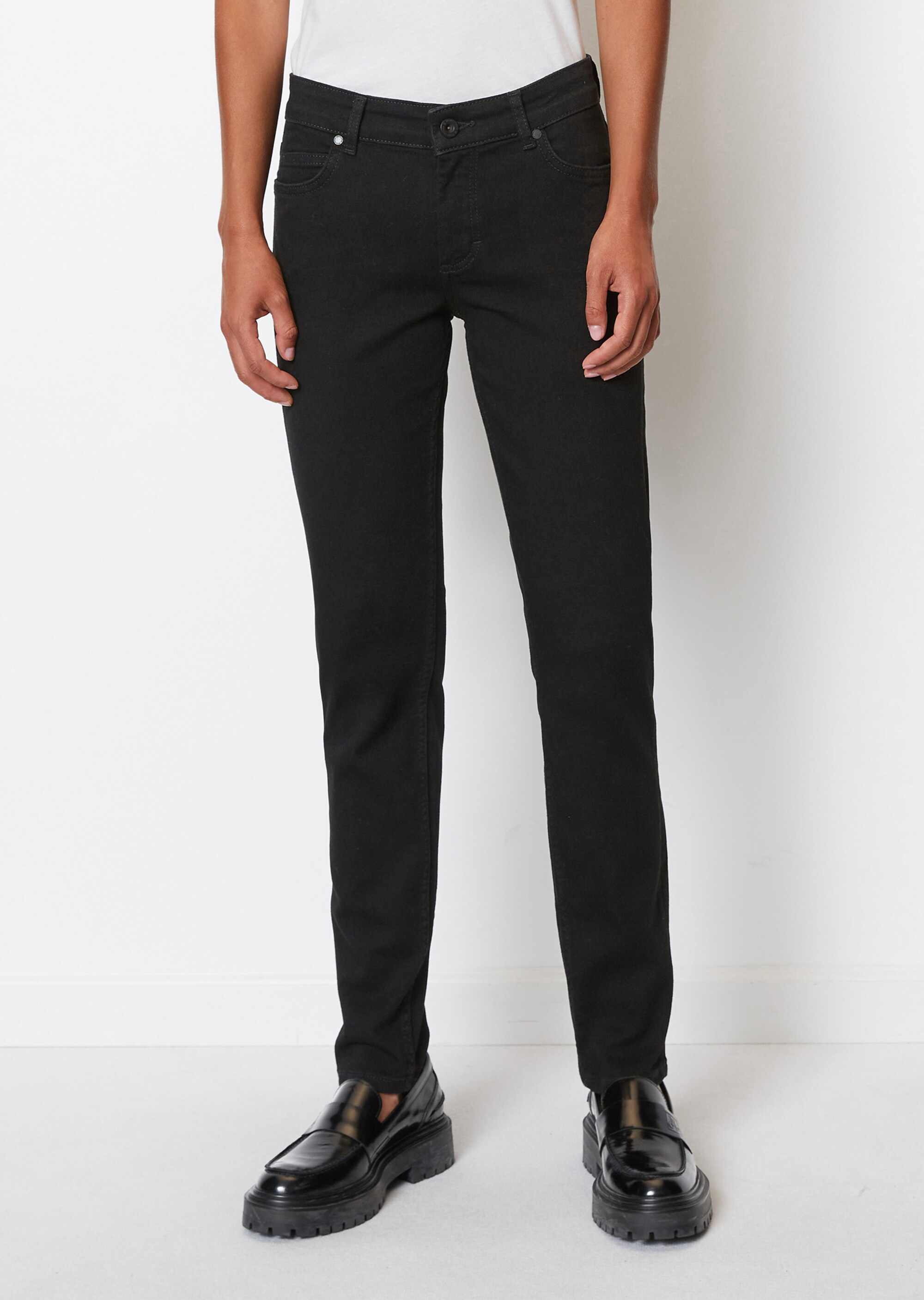 Jeans Modell ALBY slim mid waist aus Organic-Cotton-Lyocell-Stretch