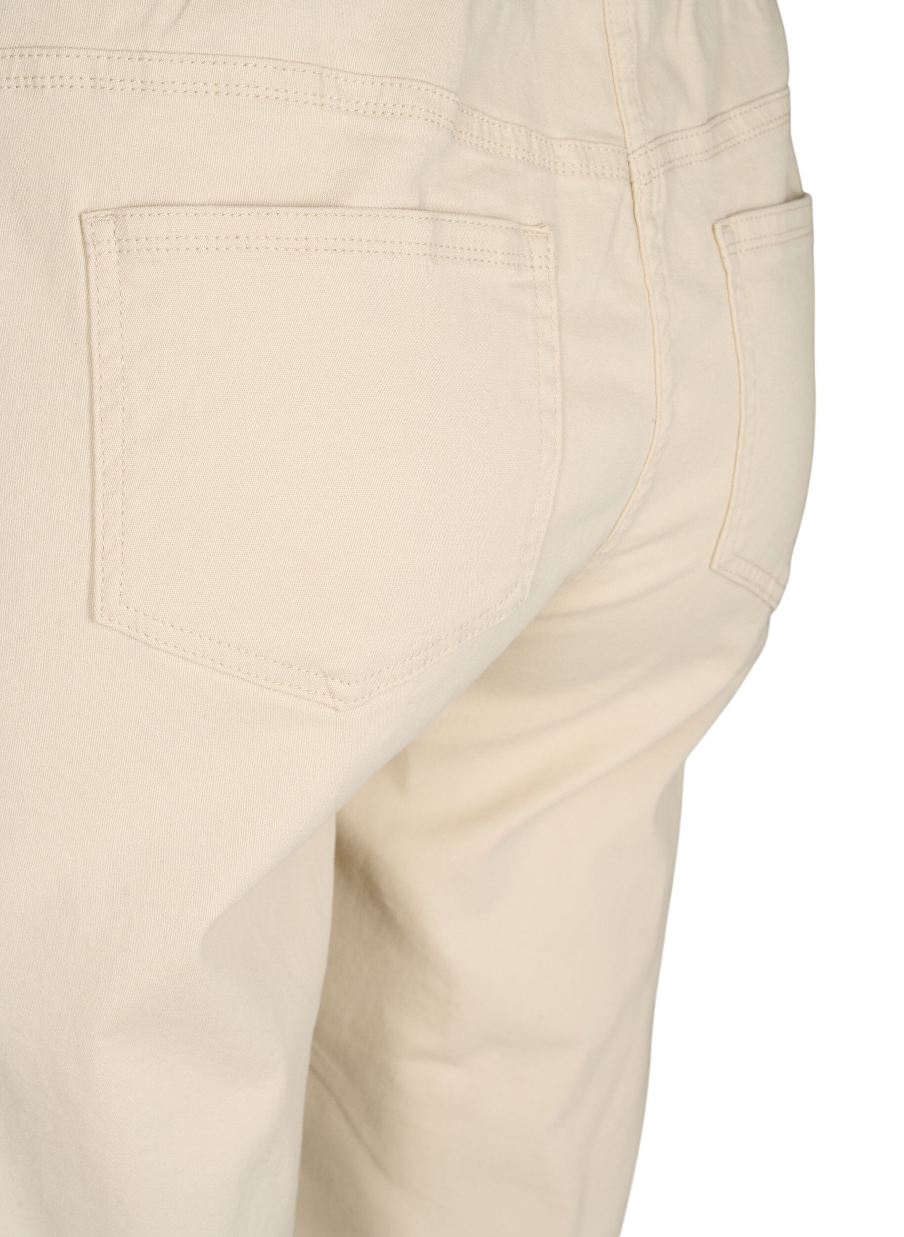 Tætsiddende shorts med baglommer
