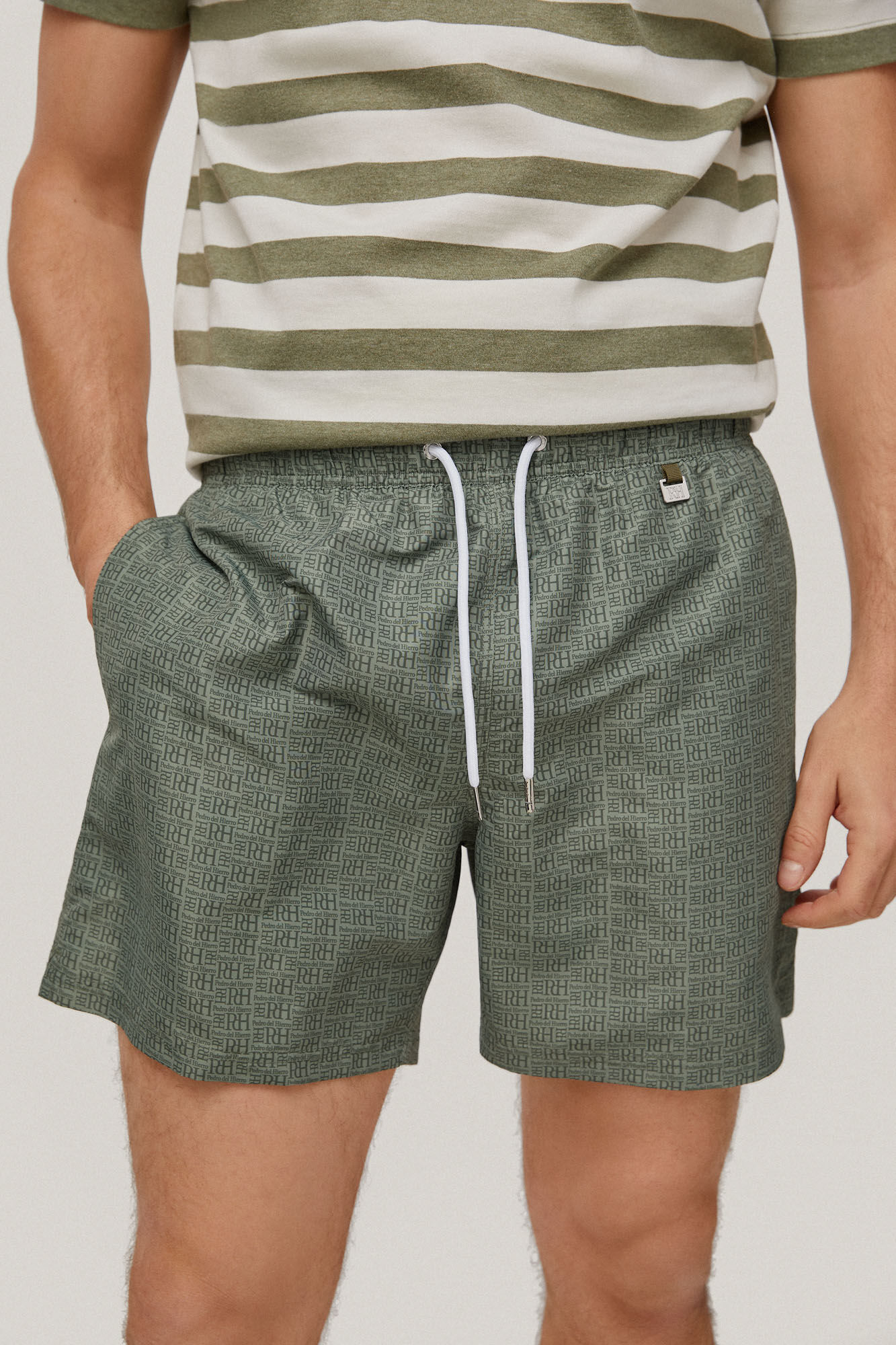 Logotipos estampados em trajes de banho - Verde