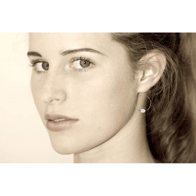 Boucles d'Oreilles Argent Doré Créoles et Agate Blanche Facettée