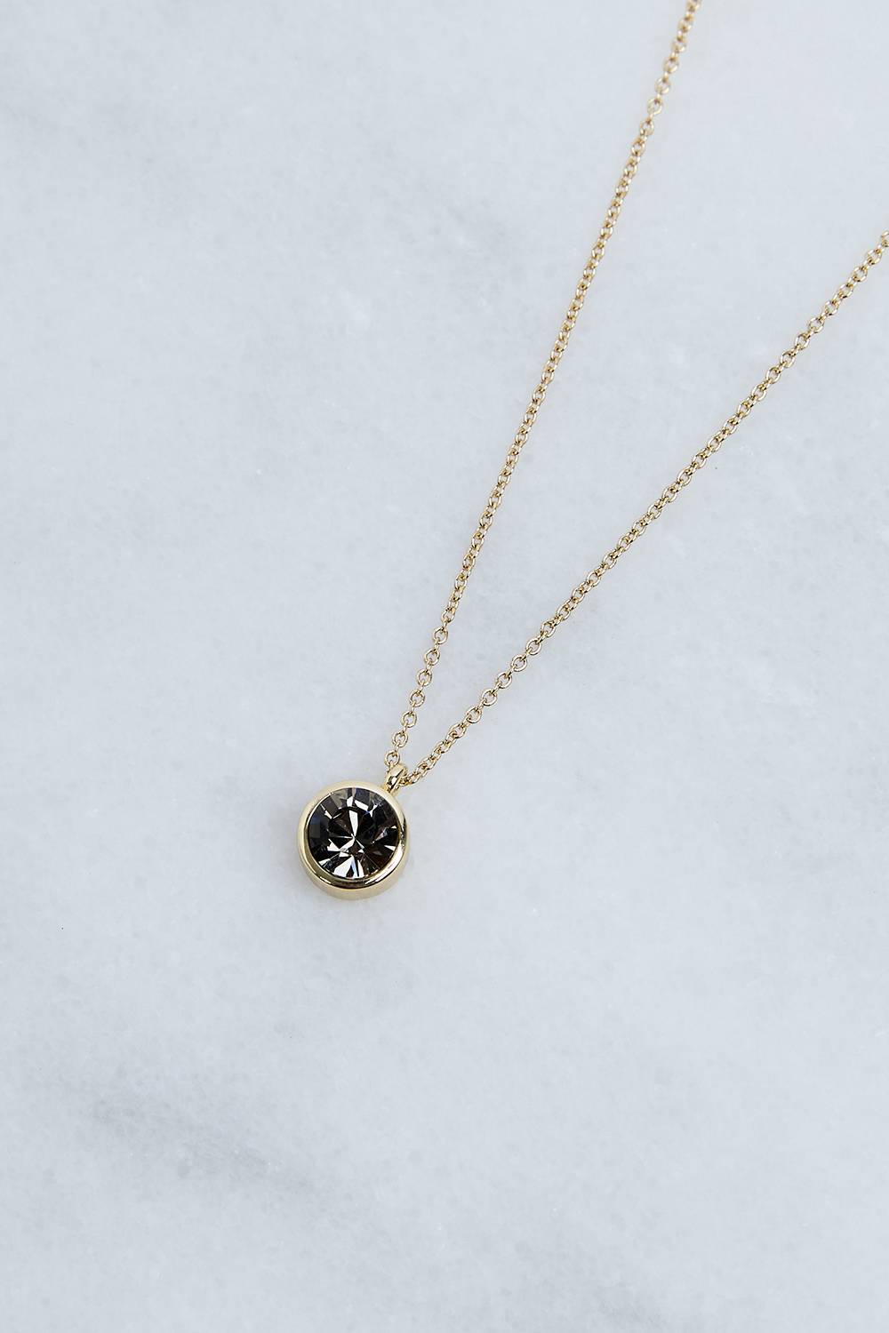 KarenMillen Pendentif solitaire en cristal européen serti à la main, plaqué or 14kt