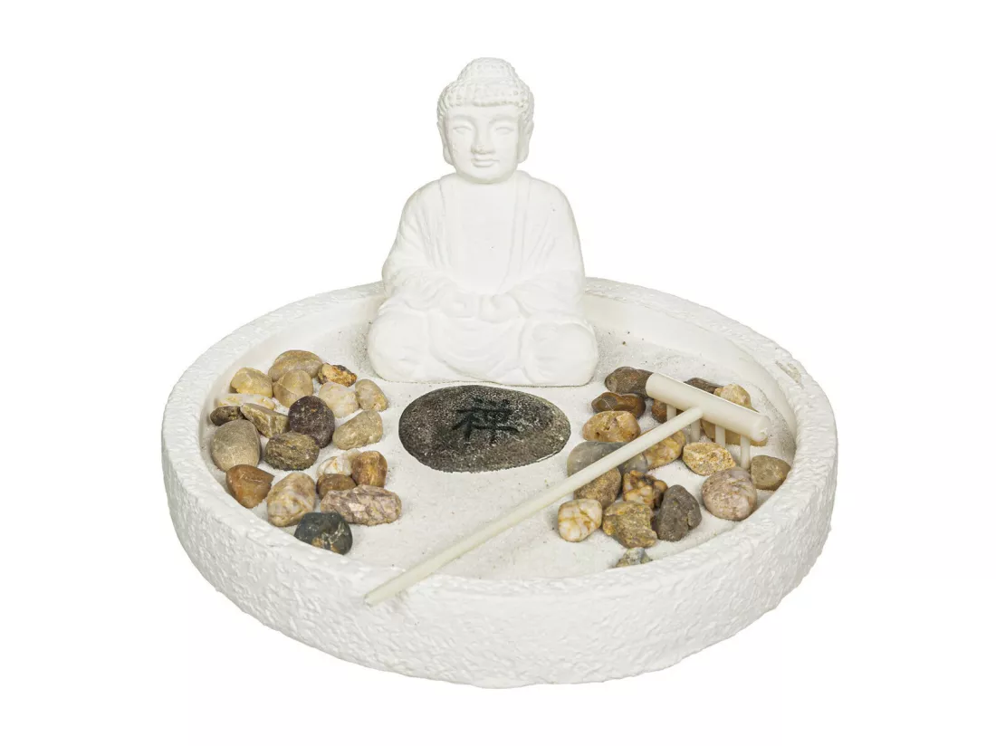 Jardin Zen Bouddha sur un plateau avec décorations