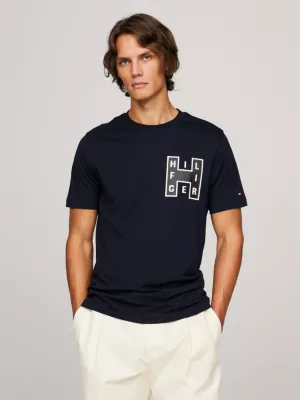 Camiseta com o logotipo da universidade