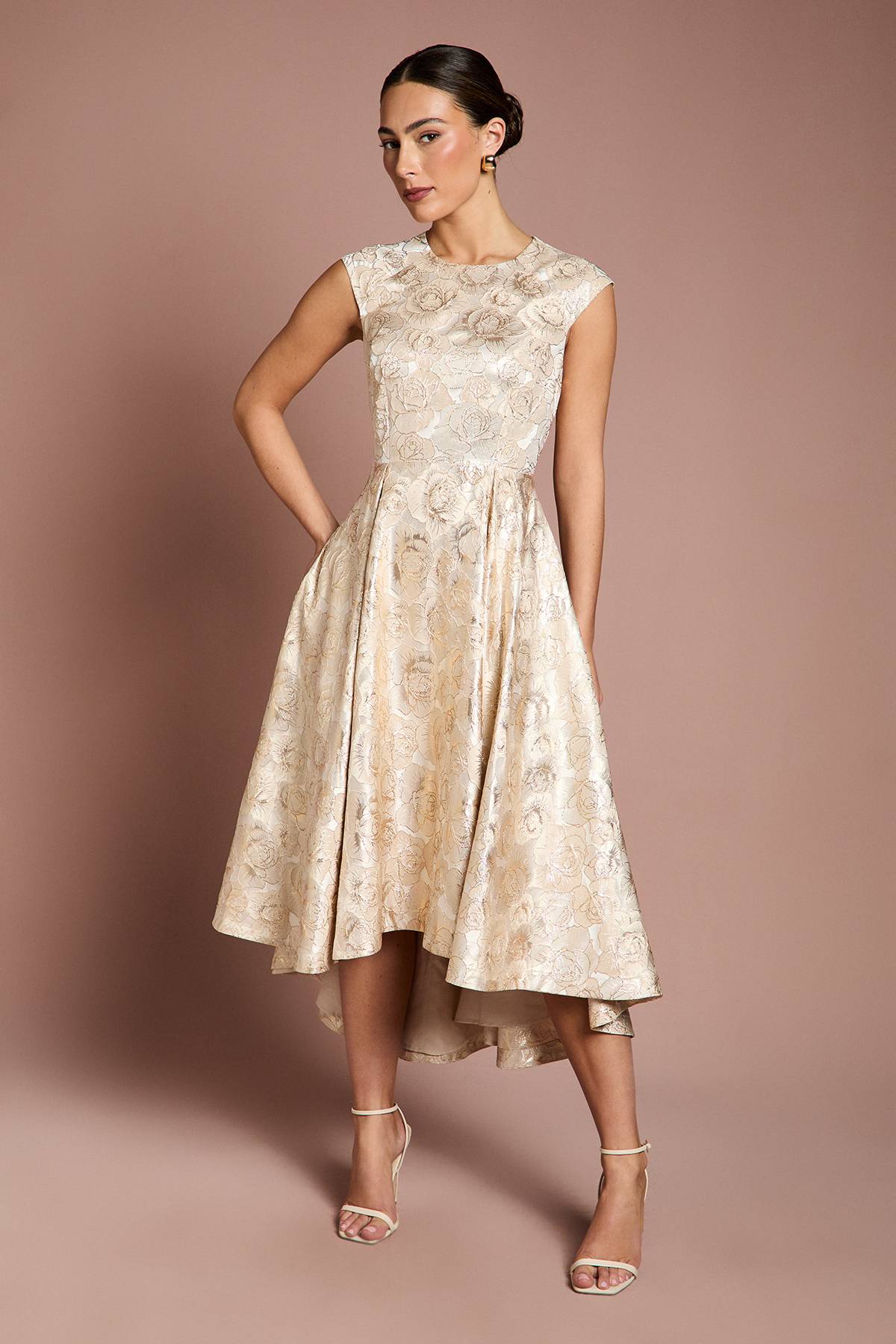 Coast Robe Midi Jacquard à Manches Courtes et Ourlet Asymétrique