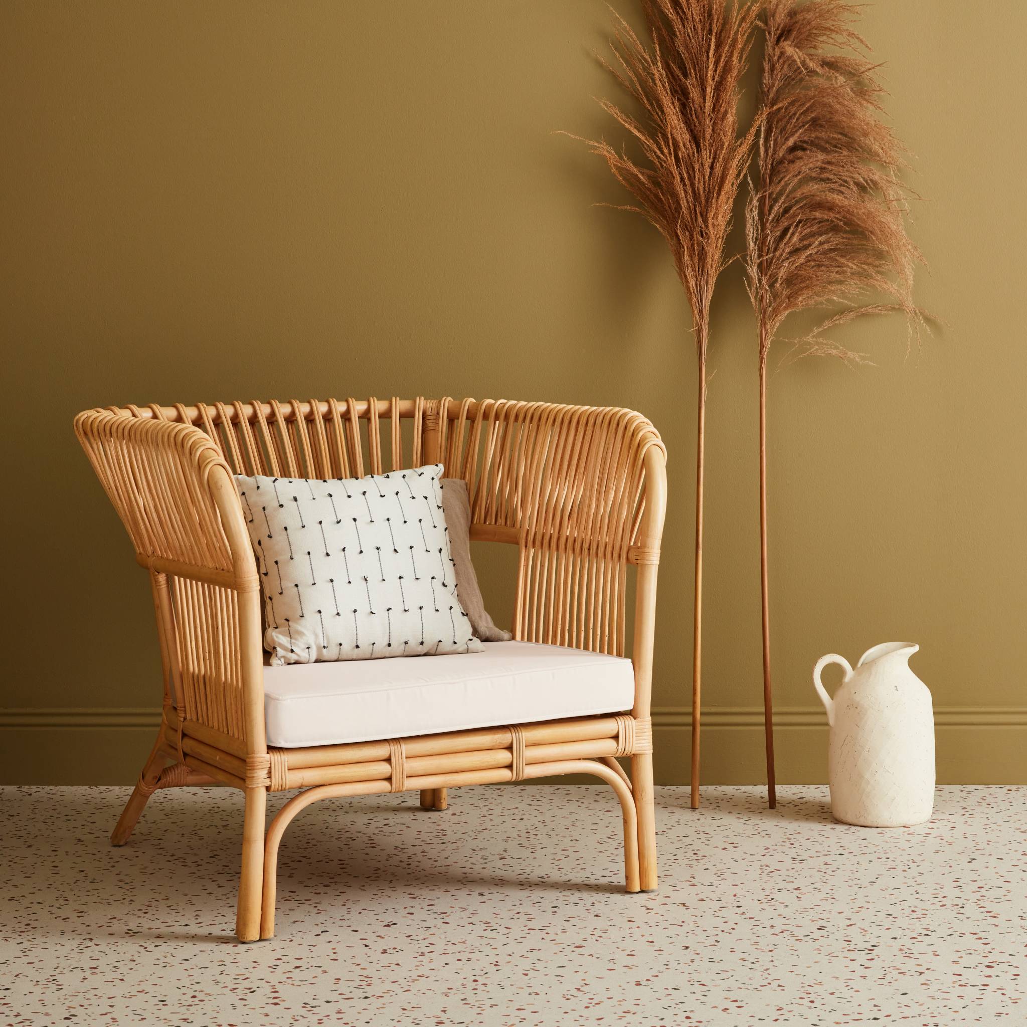 Fauteuil en rotin avec coussin d'assise. Moorea. L 76 x p 84 x h 75cm