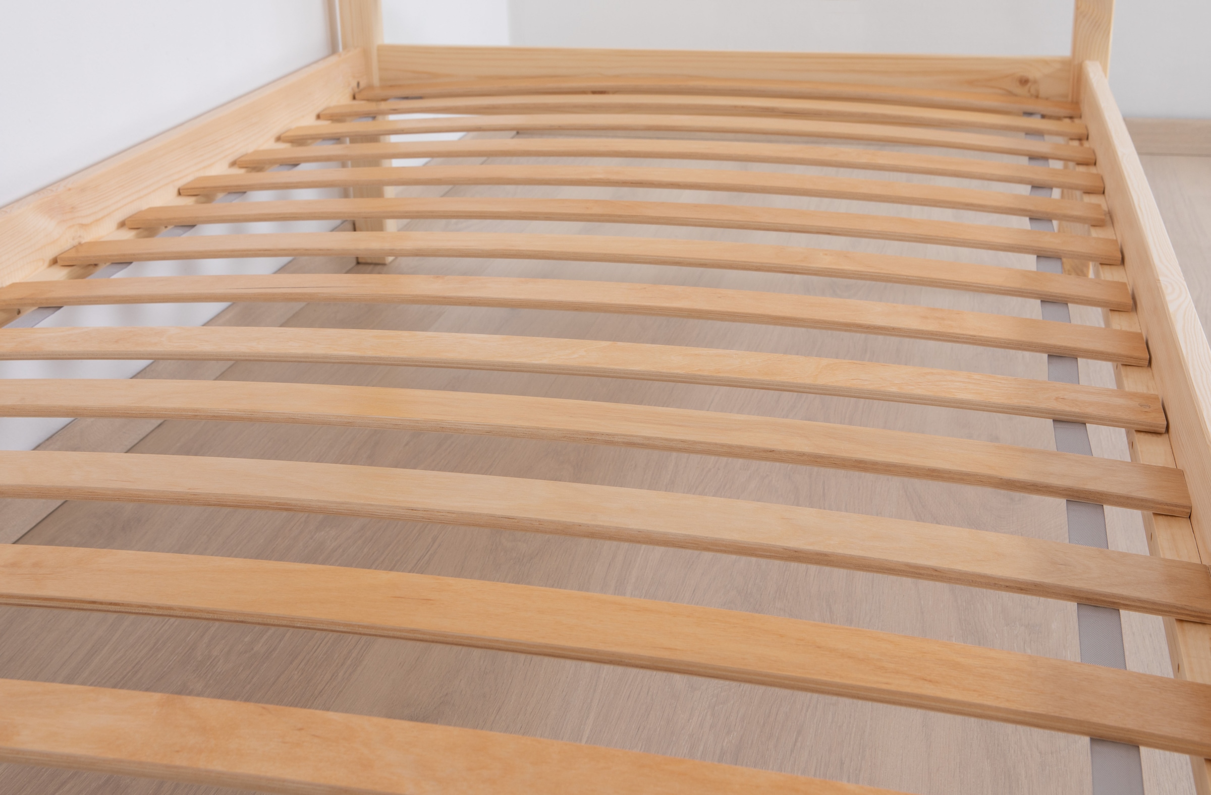Ticaa Etagenbett »René, Hochbett, Stockbett, TOPSELLER! 2 Farben, Schubkasten optional« 90x200cm,  FSC® zertifiziertes Massivholz, mit Trittleiter + Rundum-Absturzschutz